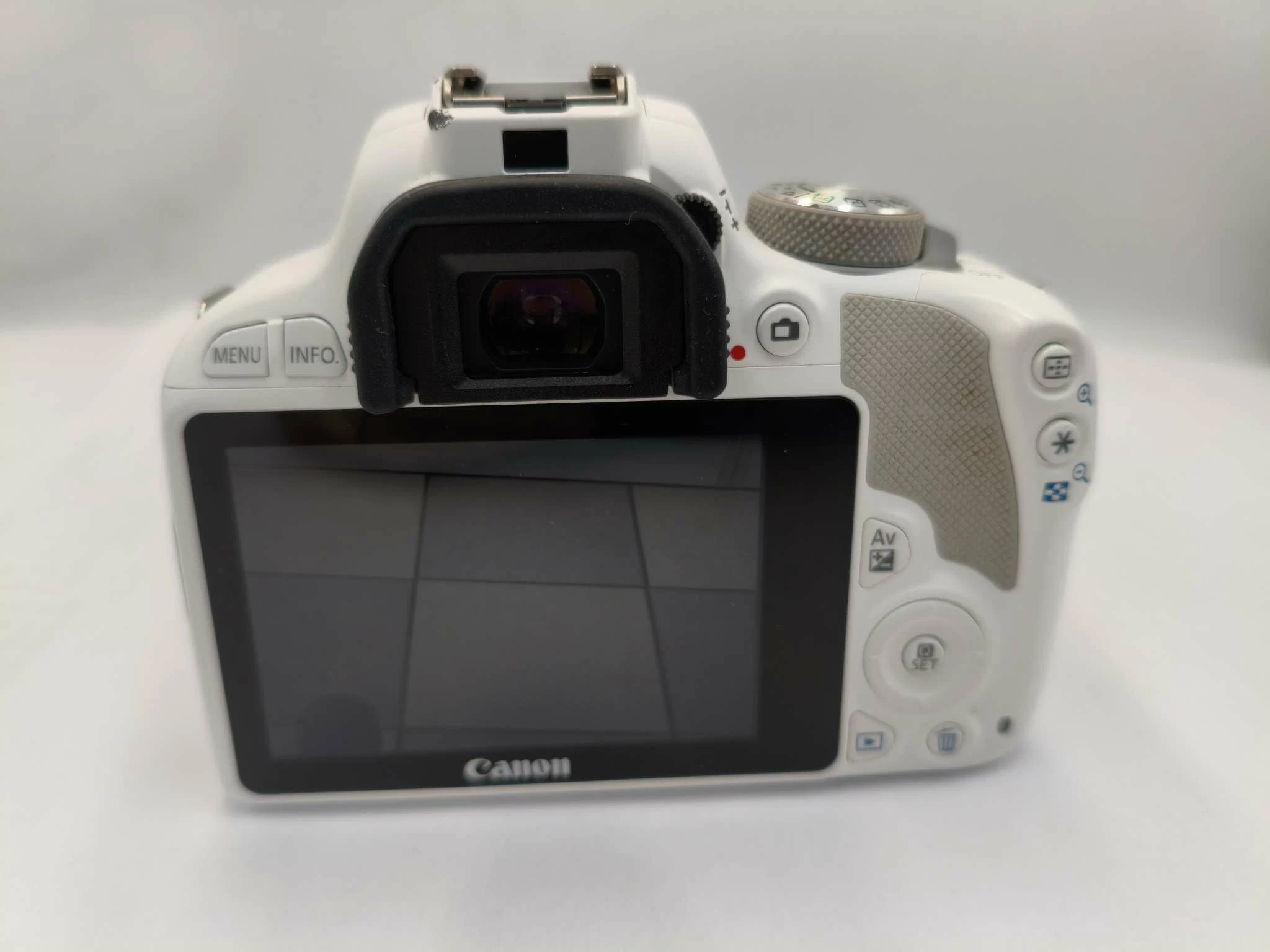 canon-eos100d-bialy-obiektyw-canon-18-552xbateriasd-16gbladowarka-rozdzielczosc-1850