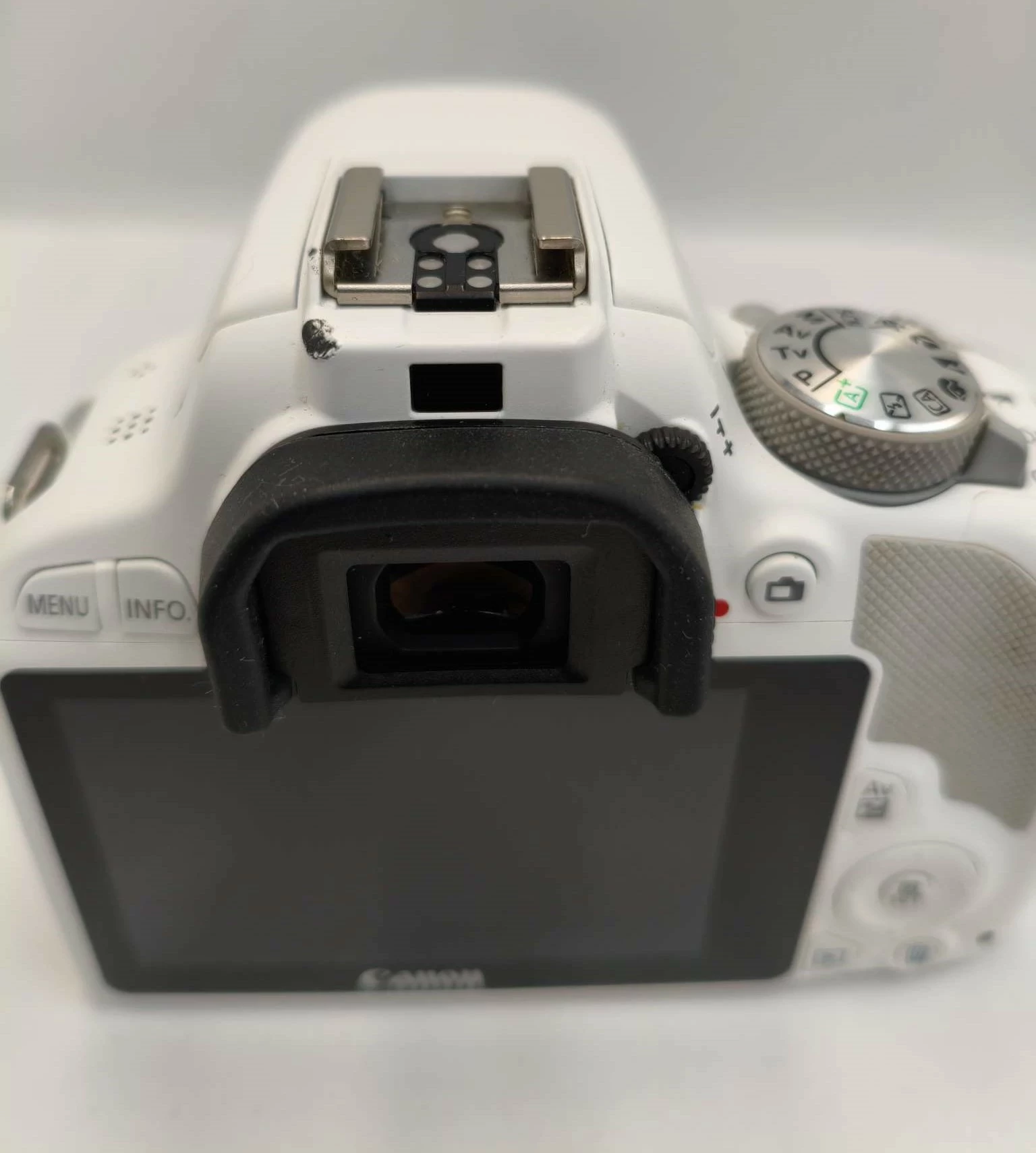 canon-eos100d-bialy-obiektyw-canon-18-552xbateriasd-16gbladowarka-jakosc-video-206962-228942