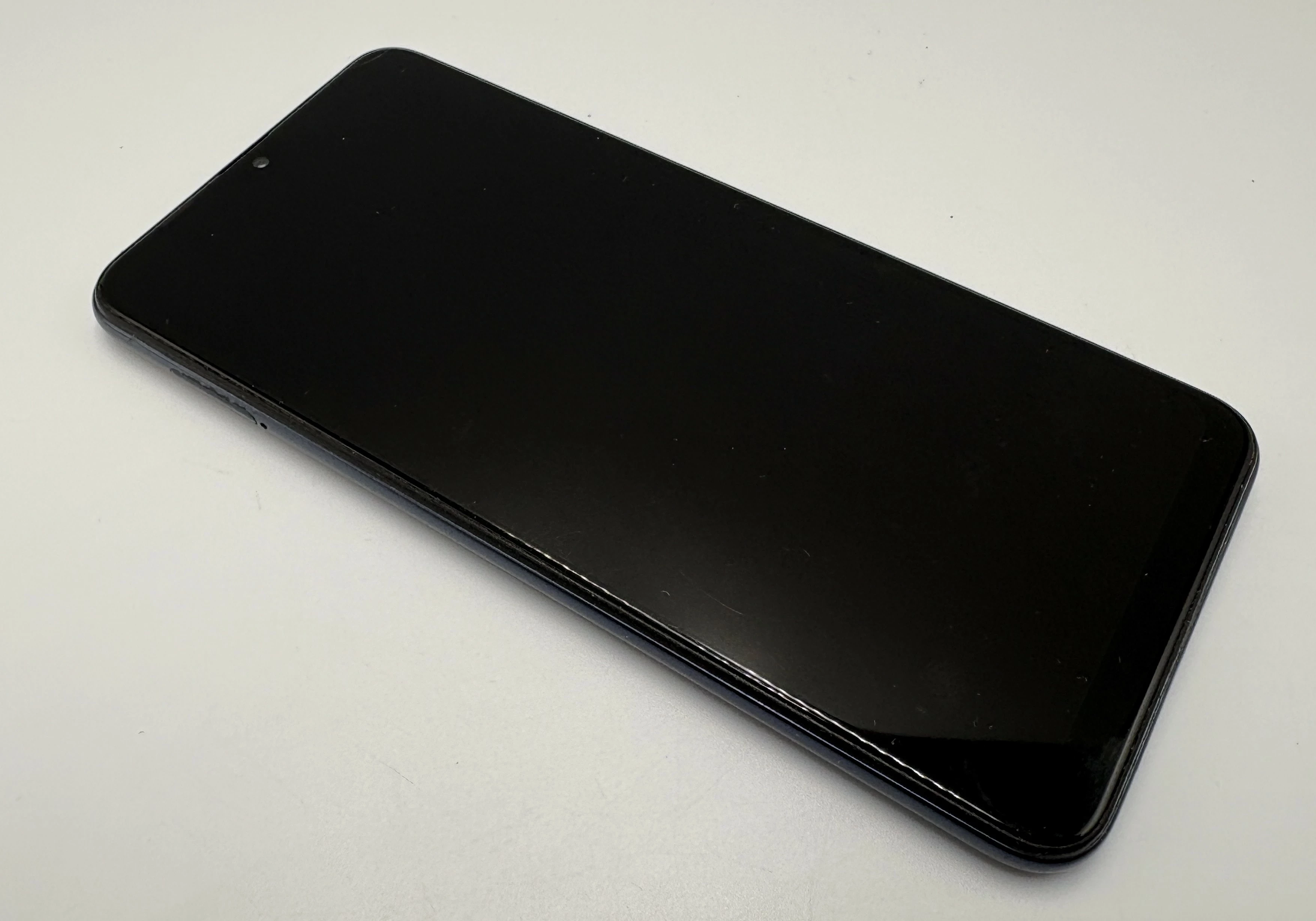 telefon-samsung-galaxy-a10-232gb-stan-11323-2