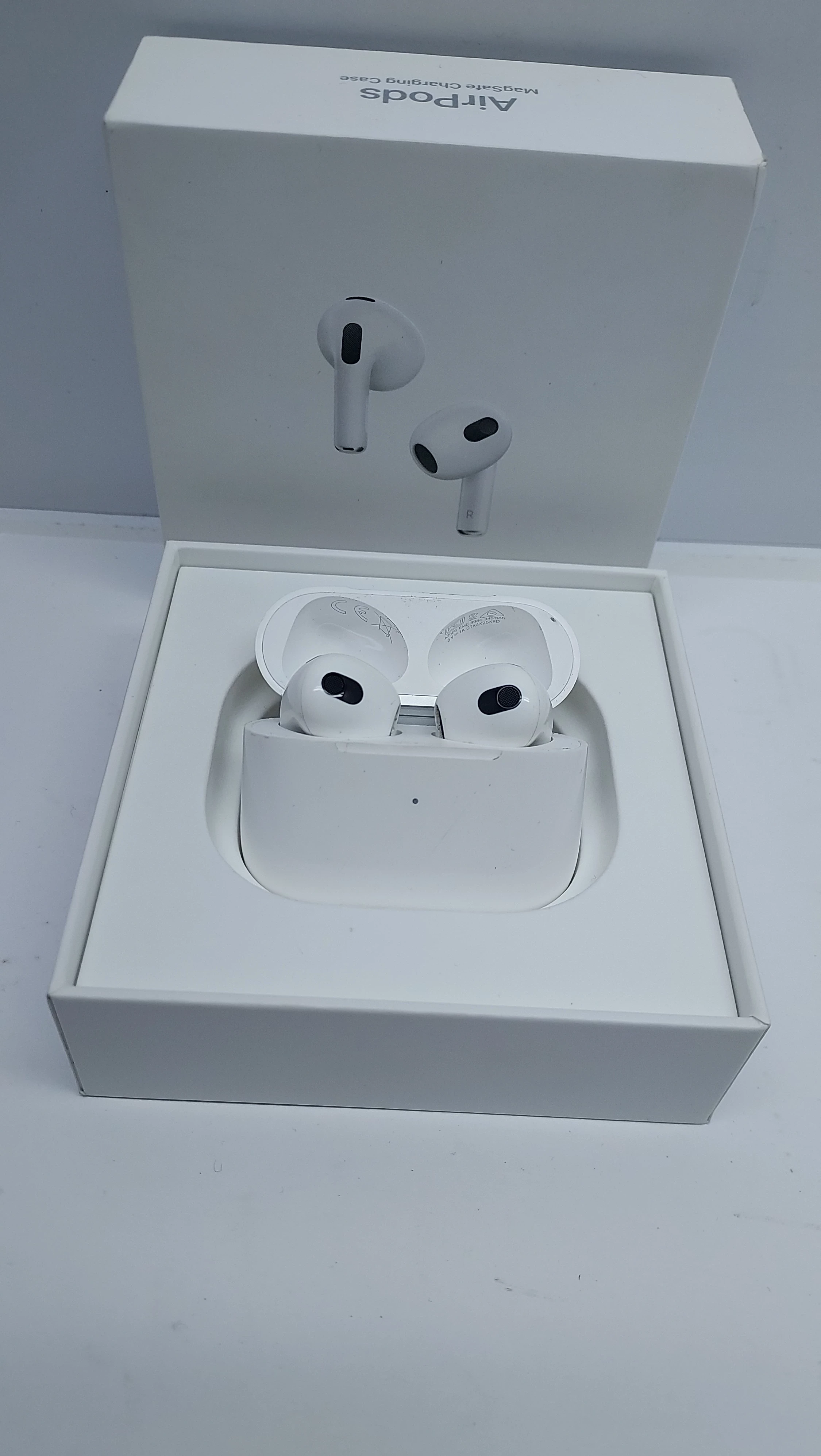 sluichawki-airpods-mke73zm-transmisja-sygnalu-203713-217785