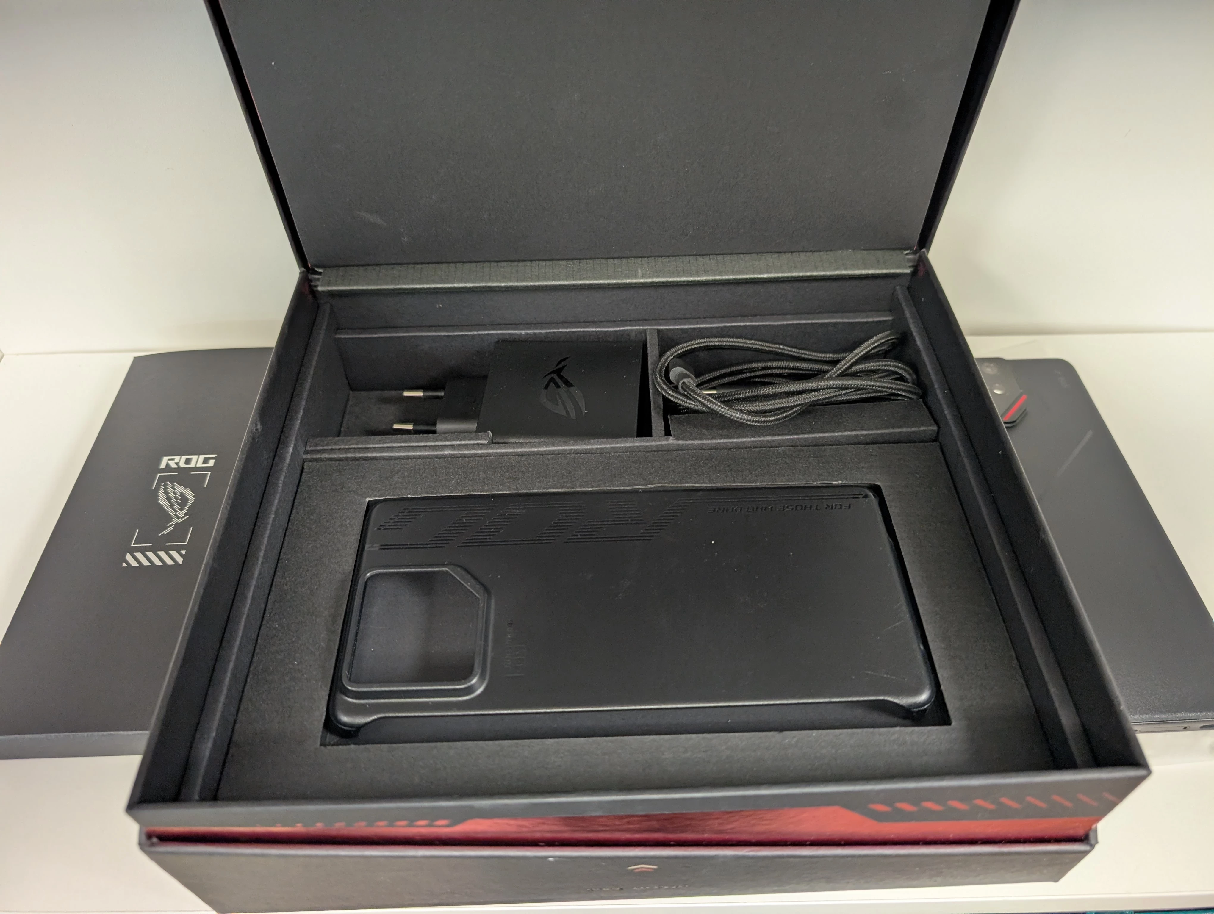 telefon-rog-phone-9-pro-stan-11323-2