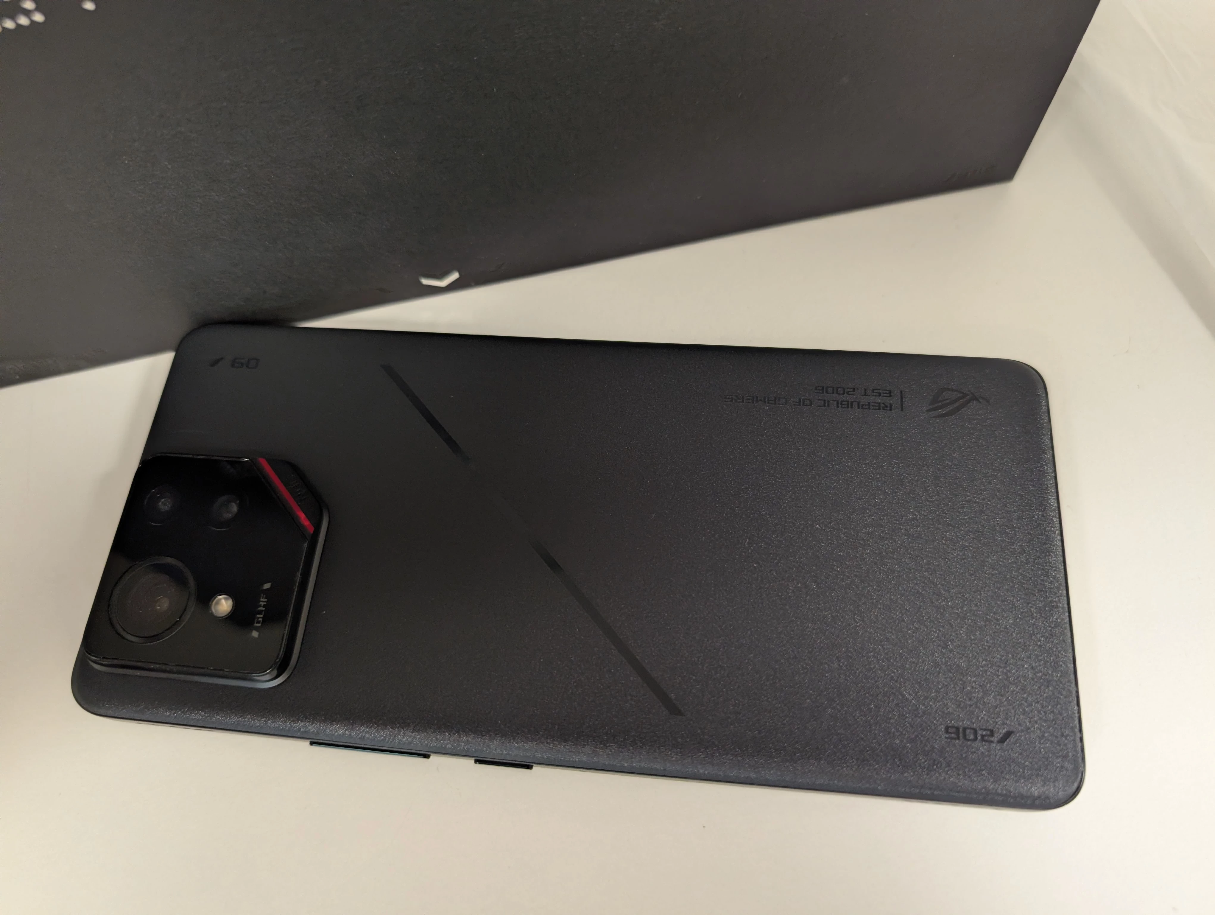 telefon-rog-phone-9-pro-kod-producenta-90ai00s3-m000r0