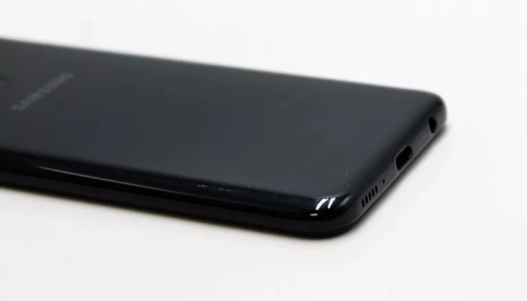 telefon-samsung-galaxy-a20e-332gb-58-czarny-sm-a202fds-przekatna-ekranu-580