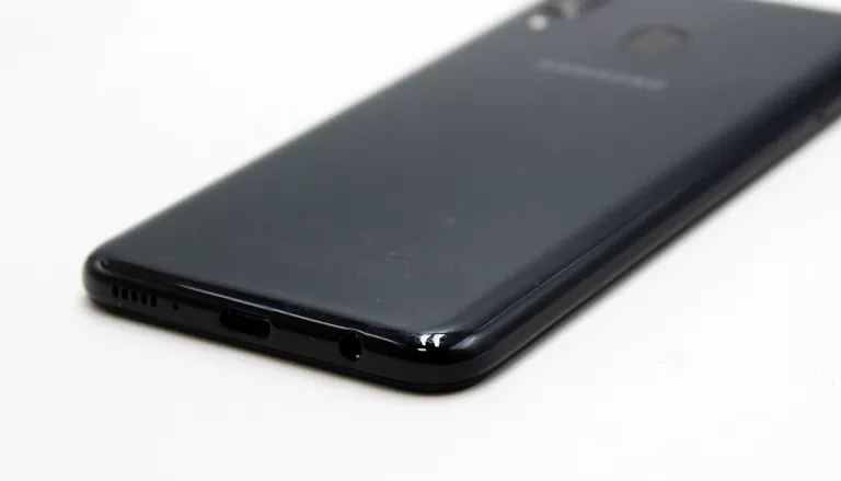 telefon-samsung-galaxy-a20e-332gb-58-czarny-sm-a202fds-wbudowana-pamiec-202869-214197