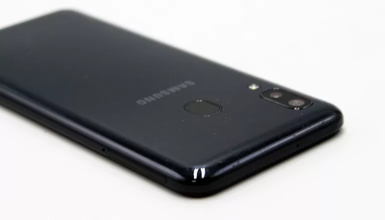 telefon-samsung-galaxy-a20e-332gb-58-czarny-sm-a202fds-kod-producenta-sm-a202fzkdxeo