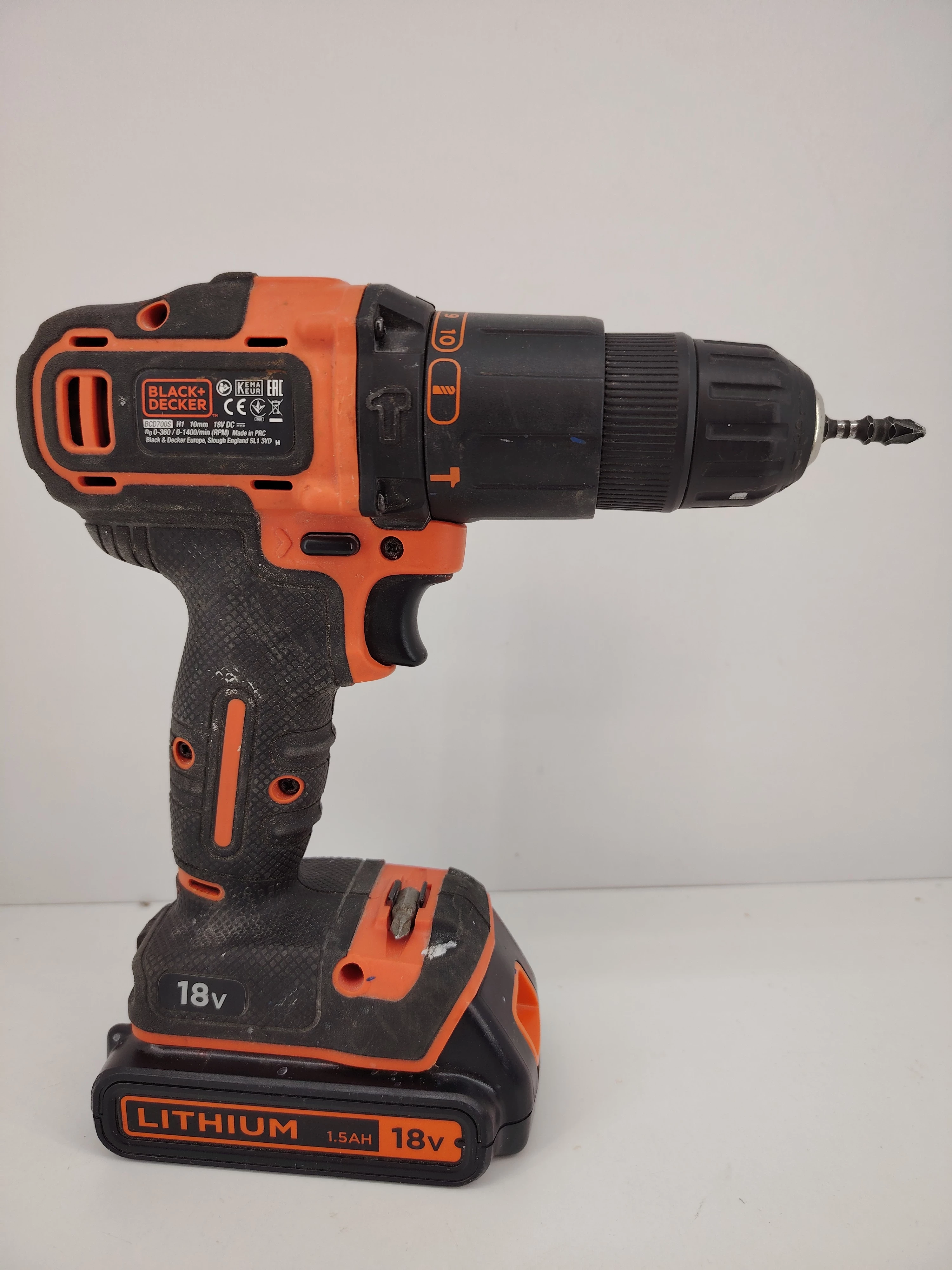 wkretarka-blackdecker-zasilanie-akumulatorowe-18-v-bcd700s1s-2-aku-lad-stan-11323-2