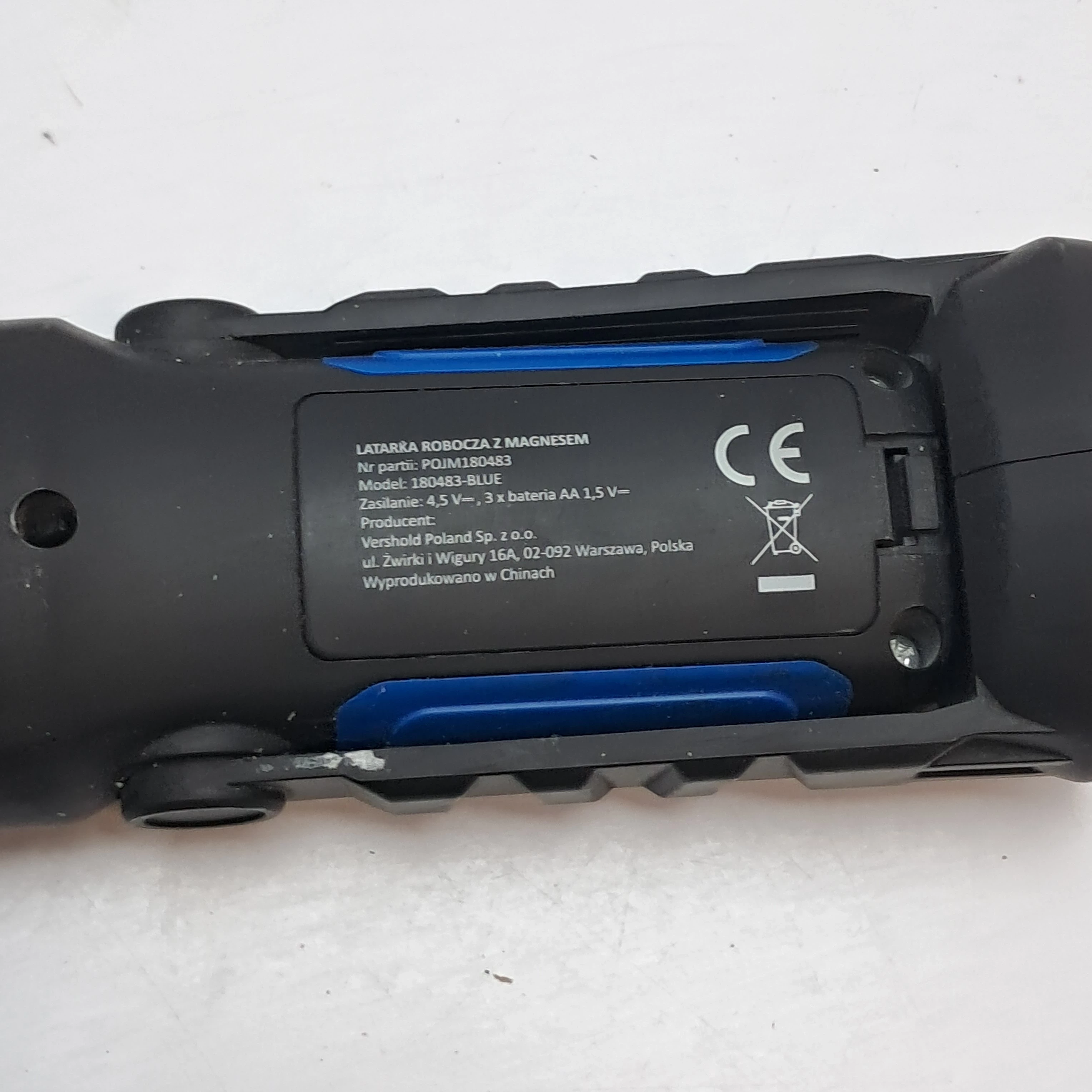 latarka-warsztatowa-led-lethe-z-magnesami-haczykiem-pod-maske-na-baterie-kod-producenta-5609288278870