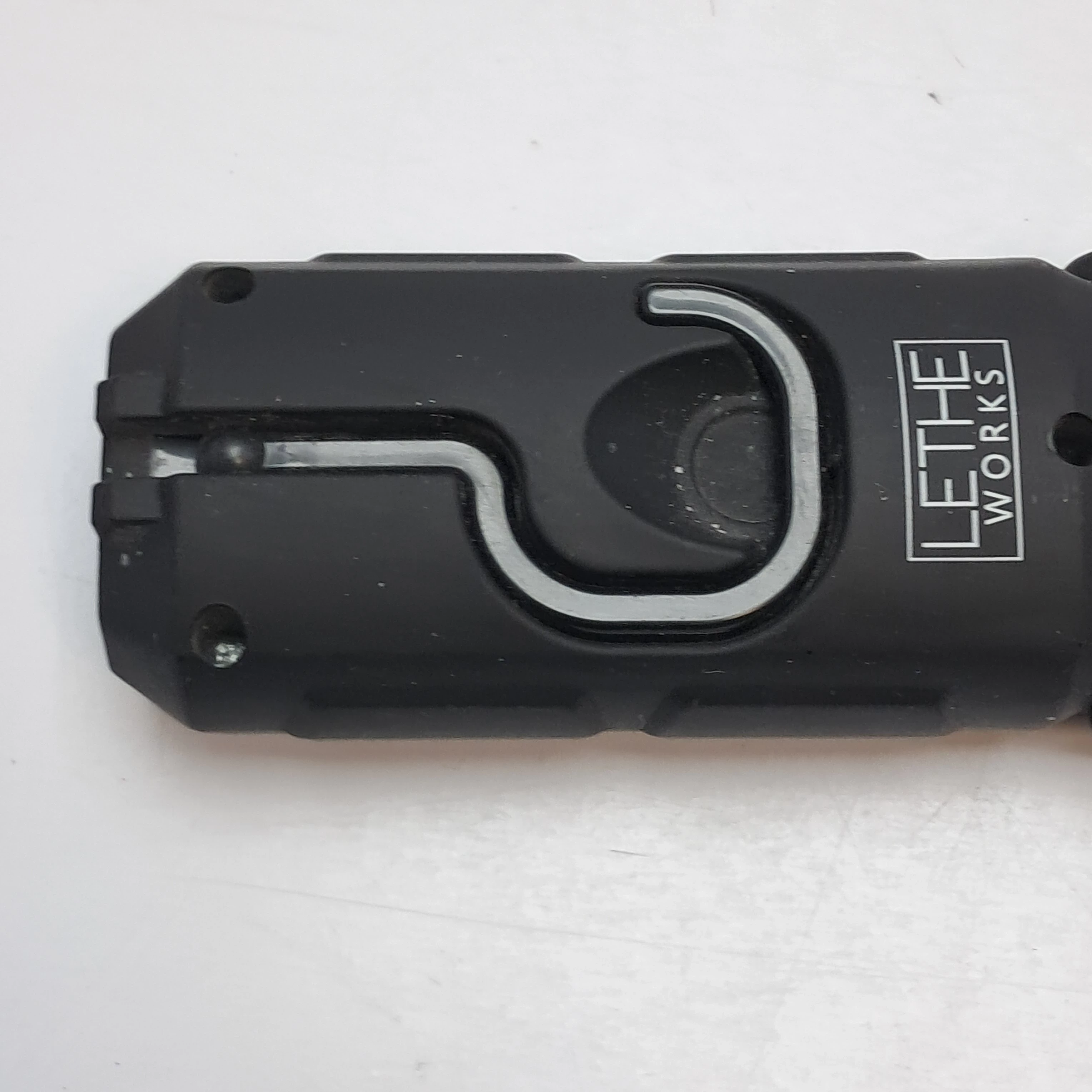 latarka-warsztatowa-led-lethe-z-magnesami-haczykiem-pod-maske-na-baterie-marka-248811-973689