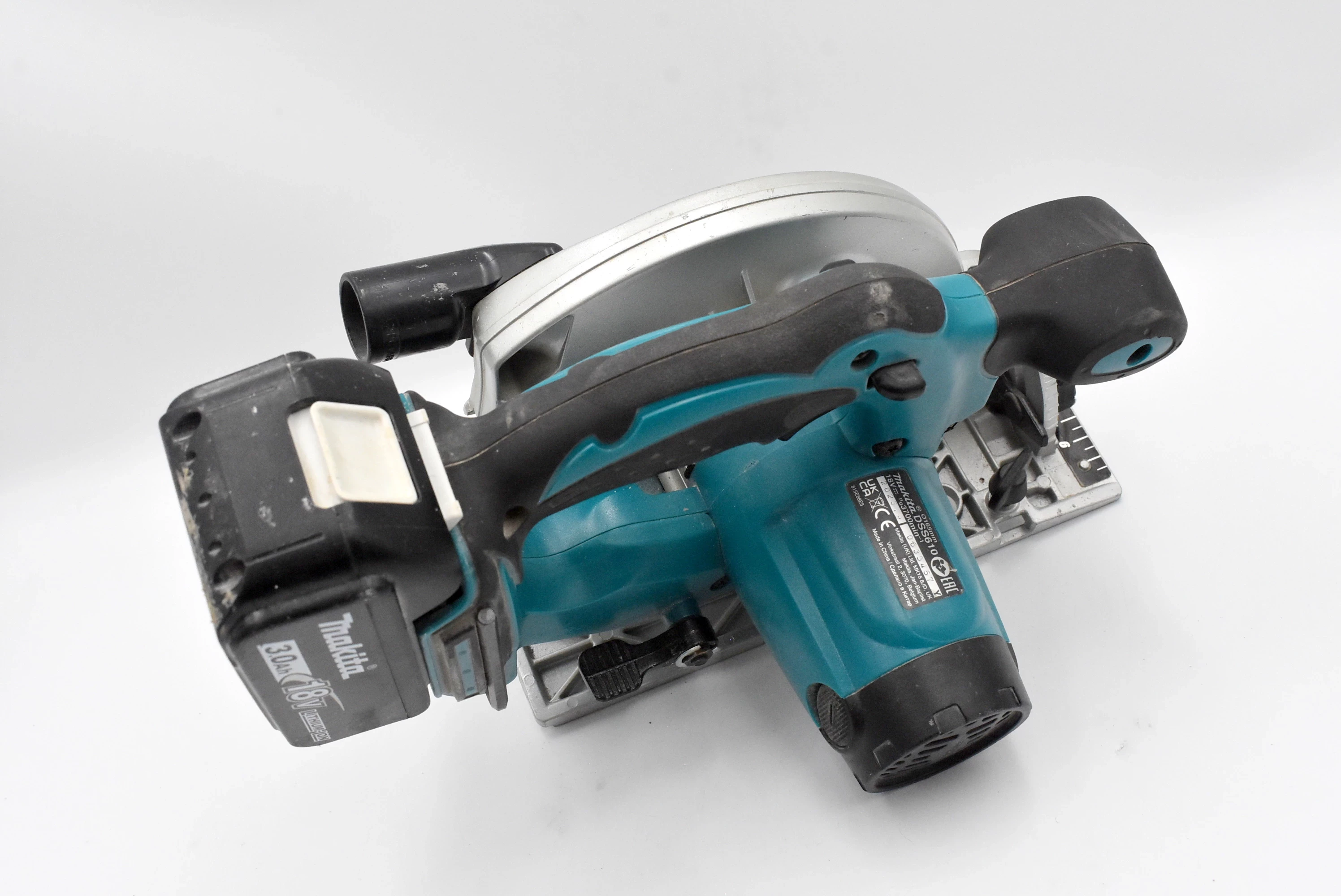 akumulatorowa-pilarka-tarczowa-makita-dss610-18v-165mm-30ah-stan-11323-2