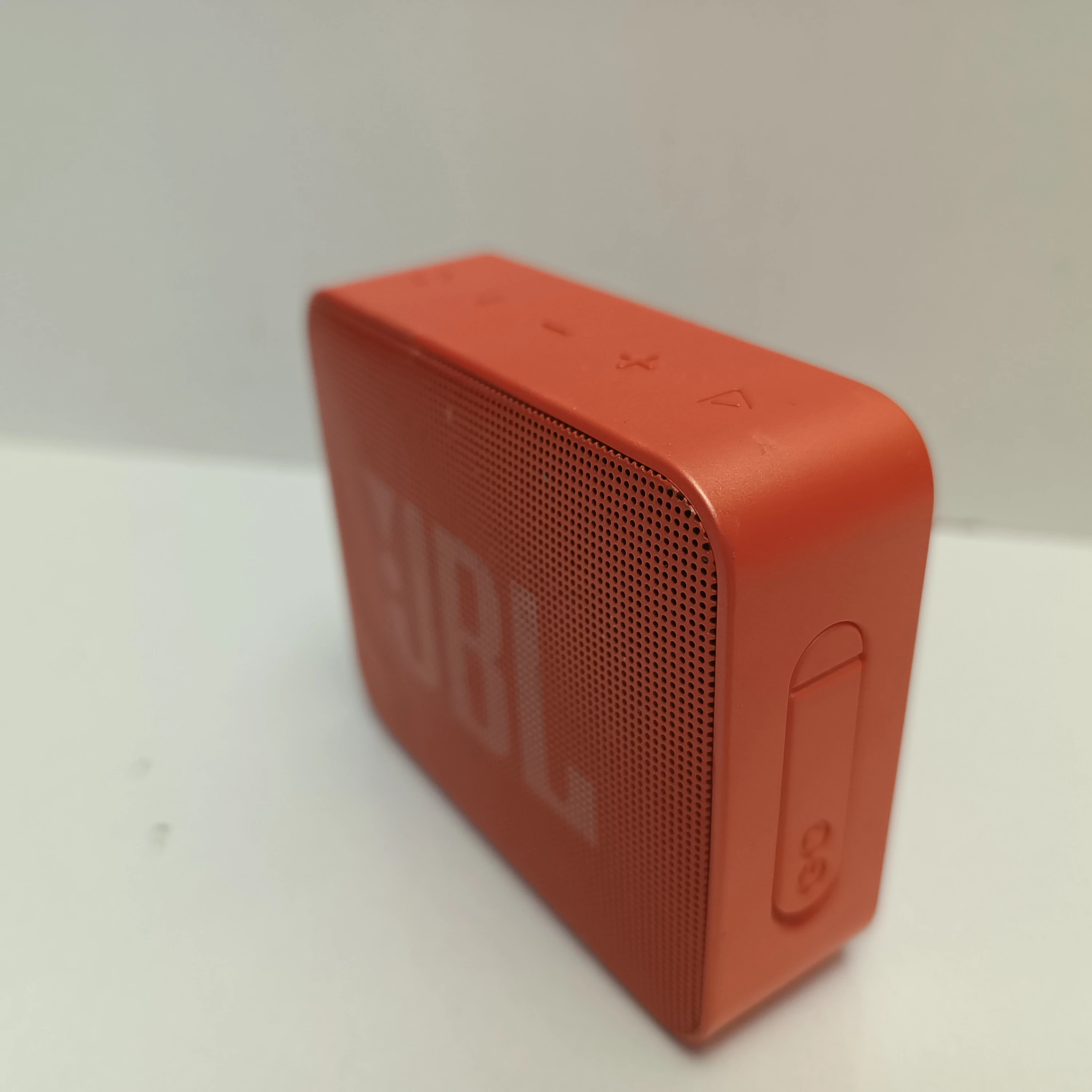 glosnik-jbl-go-2-moc-300