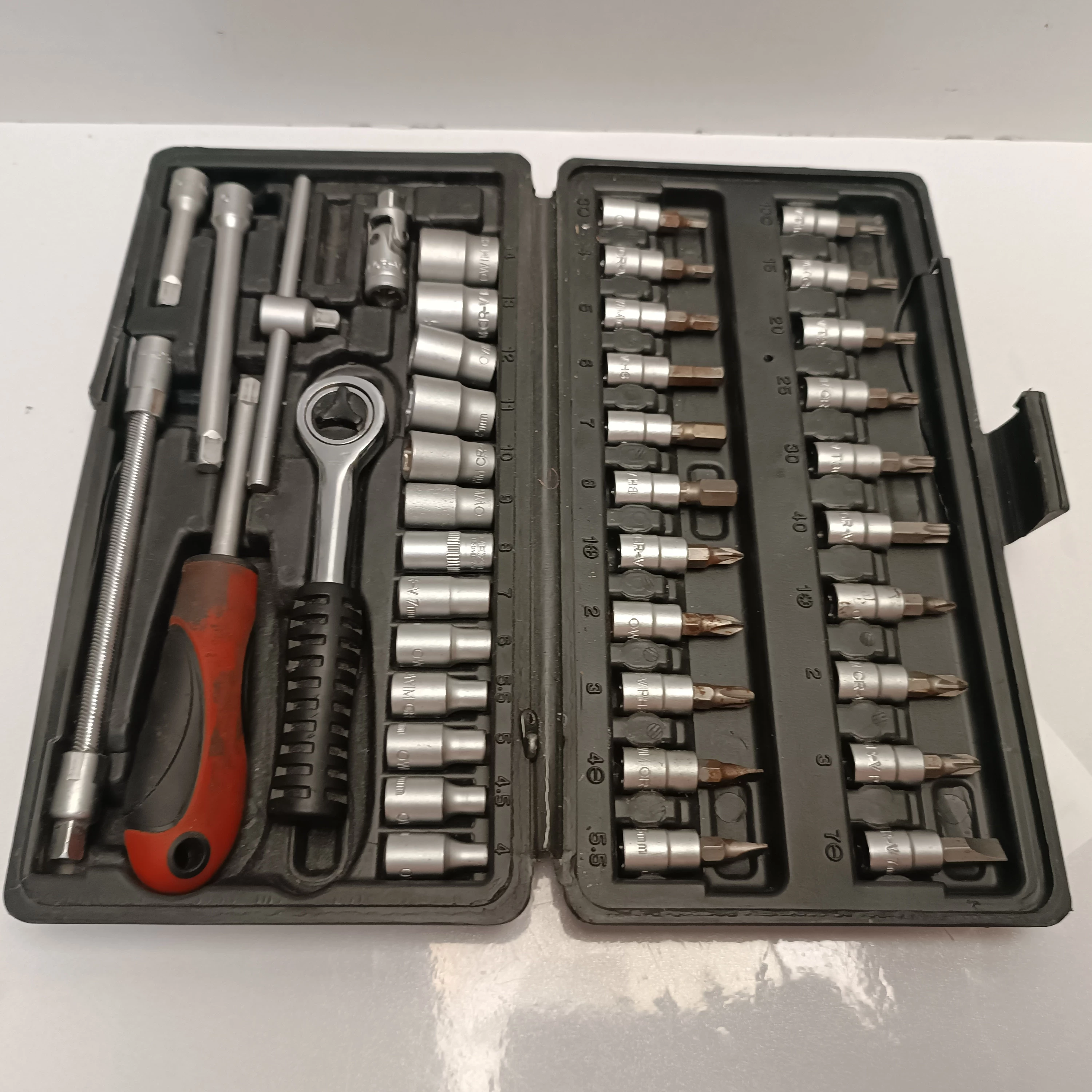 zestwa-kluczy-nasadkowych-z-grzechotka-osiedle-teatralne-3u15-krakow