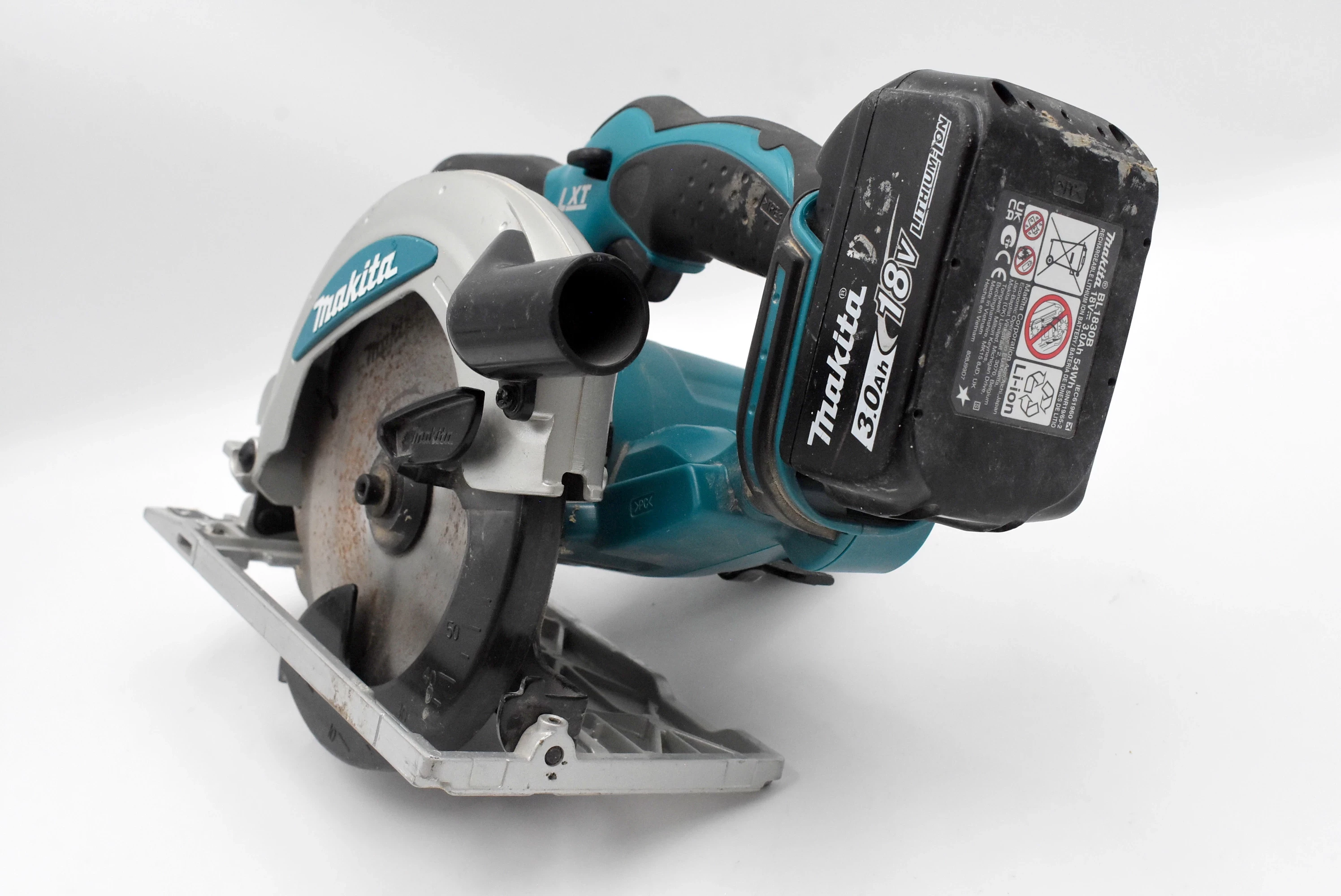 akumulatorowa-pilarka-tarczowa-makita-dss610-18v-165mm-30ah-marka-248811-950929