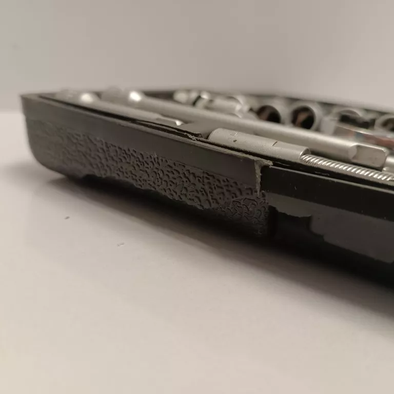 zestwa-kluczy-nasadkowych-z-grzechotka-stan-11323-2