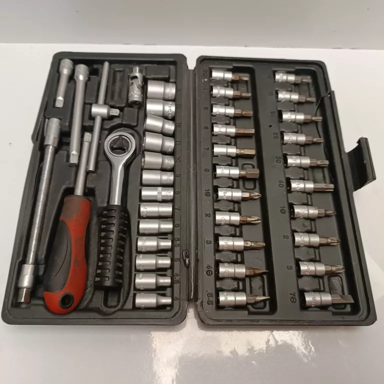 zestwa-kluczy-nasadkowych-z-grzechotka-osiedle-teatralne-3u15-krakow