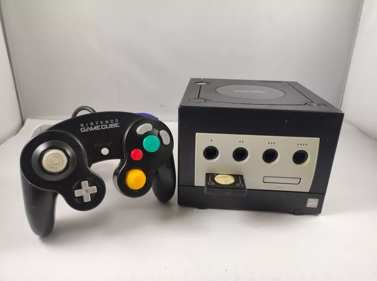 konsola-nintendo-game-cube-dol-001-pad-gra-zasilacz-wielka-rzeznicka-1-srem-centrum