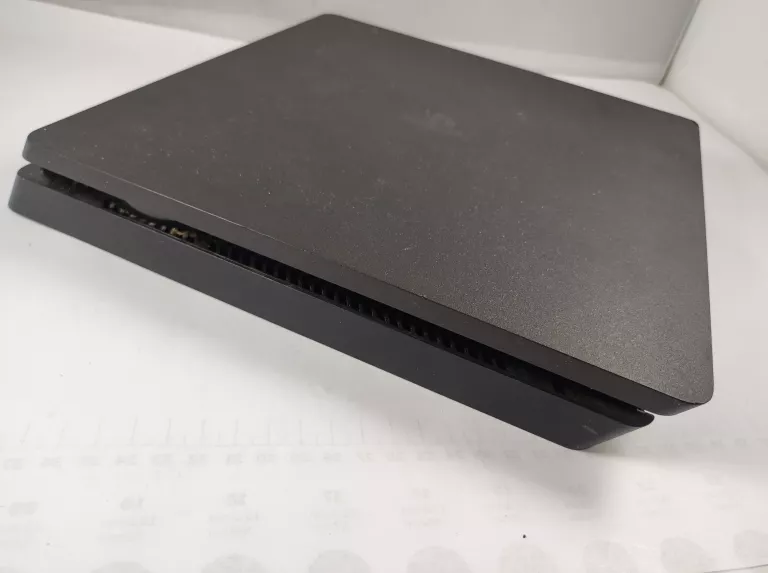 konsola-ps4-slim-1tb-3-gry-wersja-130590-2