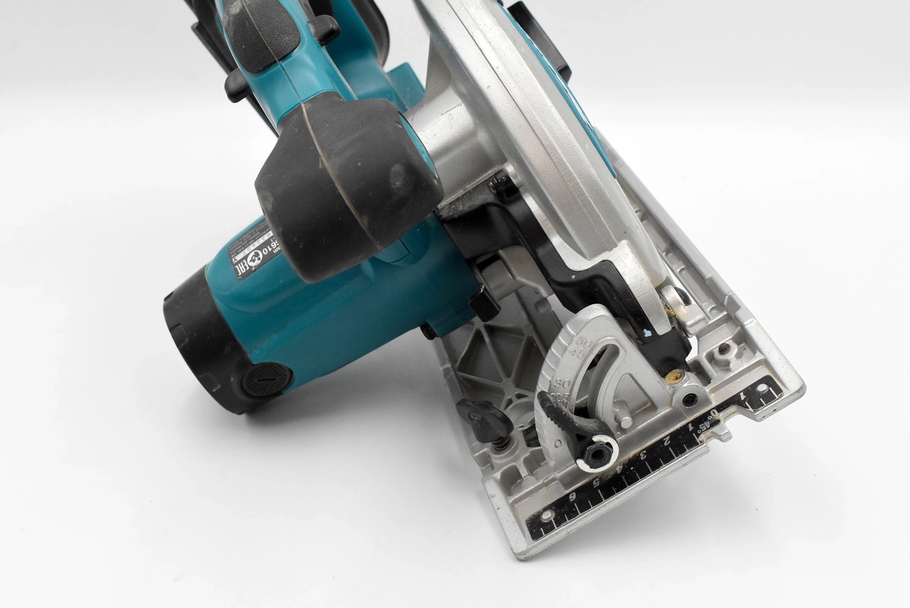 akumulatorowa-pilarka-tarczowa-makita-dss610-18v-165mm-30ah-srednica-otworu-pily-2000