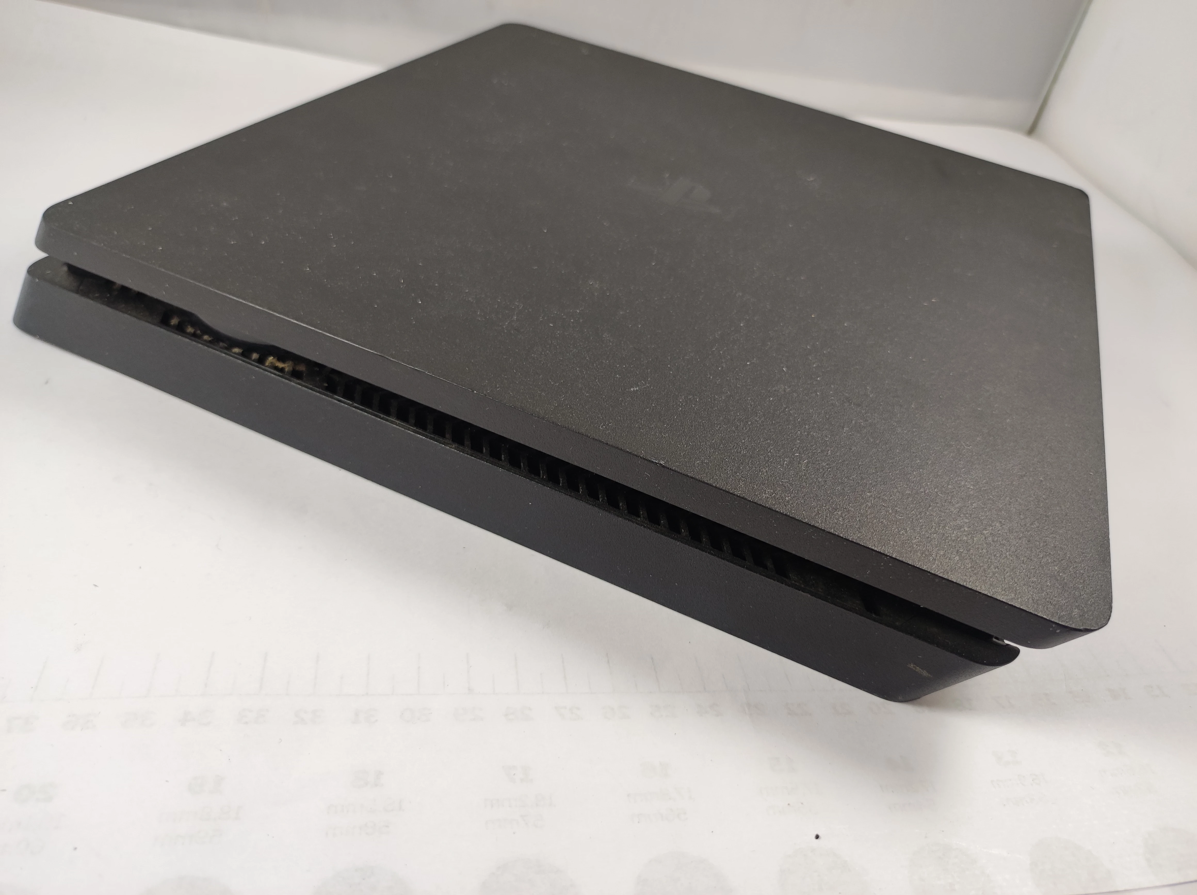 konsola-ps4-slim-1tb-3-gry-wersja-130590-2