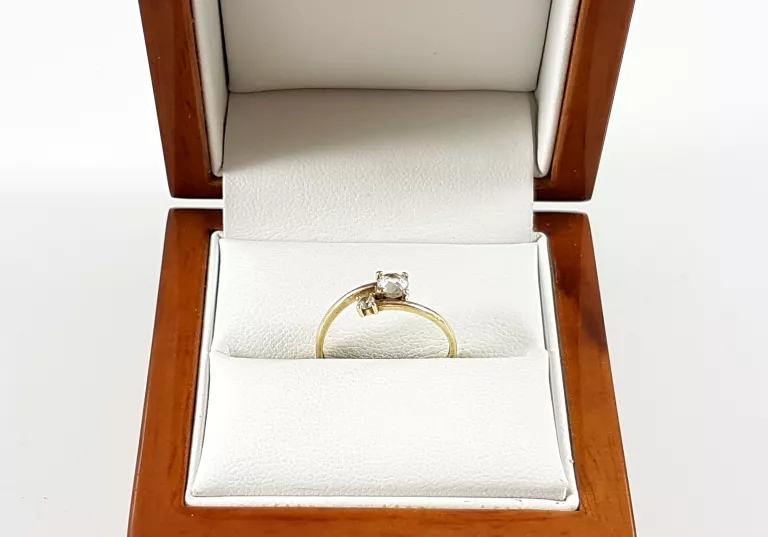 zloty-pierscionek-z-cyrkonia-333-121g-roz-12-ean-gtin-059000254289