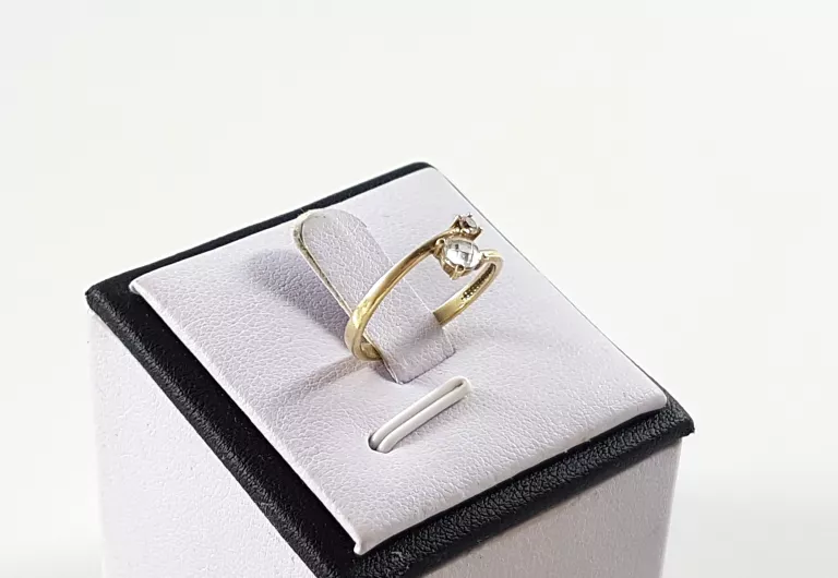 zloty-pierscionek-z-cyrkonia-333-121g-roz-12-waga-100