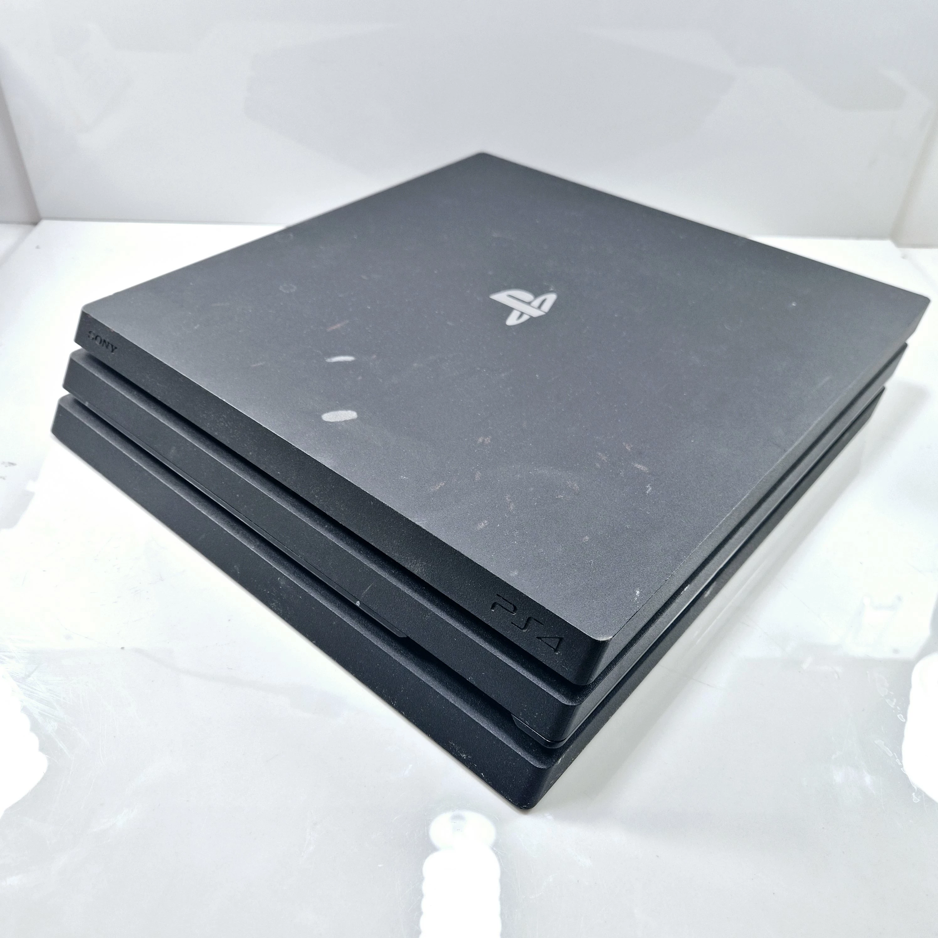 konsola-ps4-pro-1tb-pad-cuh-7016b-03-27452400-7115678-stan-11323-2