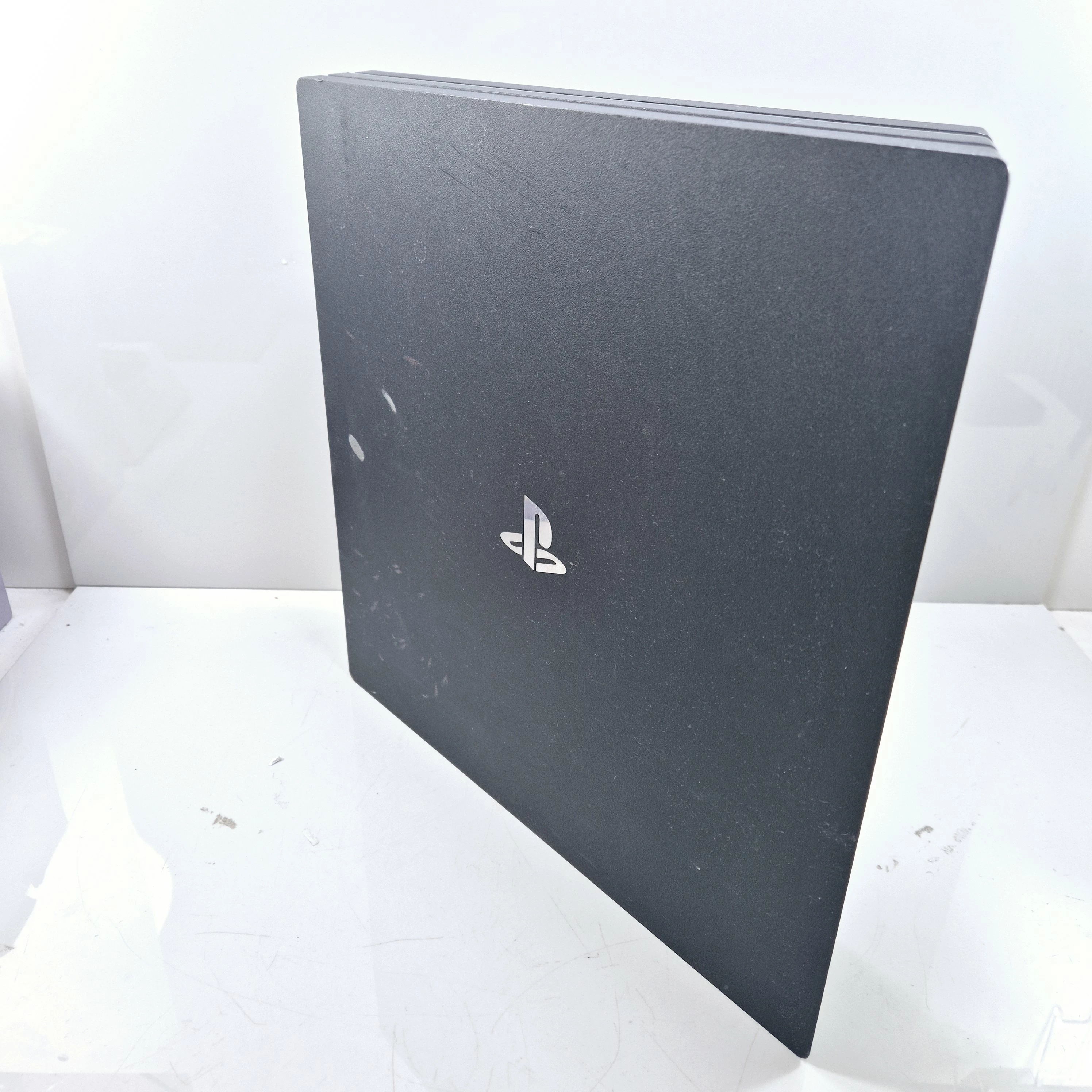 konsola-ps4-pro-1tb-pad-cuh-7016b-03-27452400-7115678-kod-producenta-cuh-7216