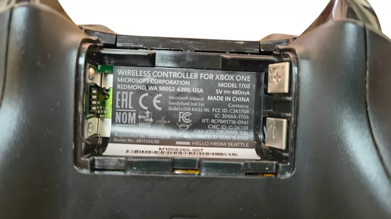 pad-kontroler-xbox-one-czarny-pochodzenie-210658-243446