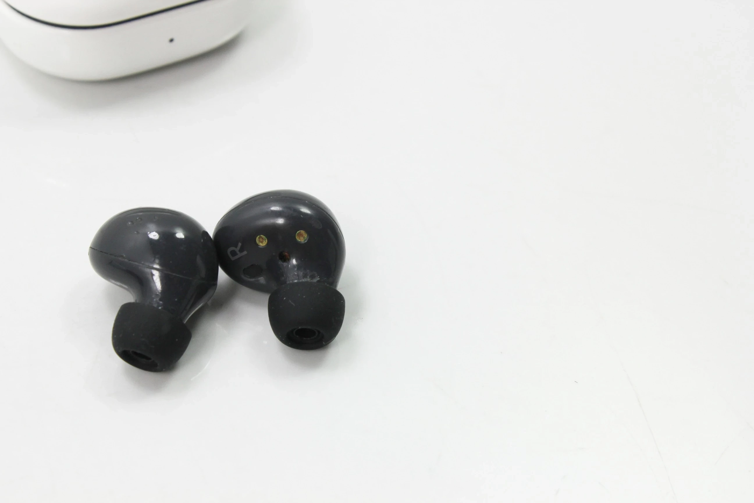 sluchawki-samsung-galaxy-buds2-sm-r177-stan-11323-2