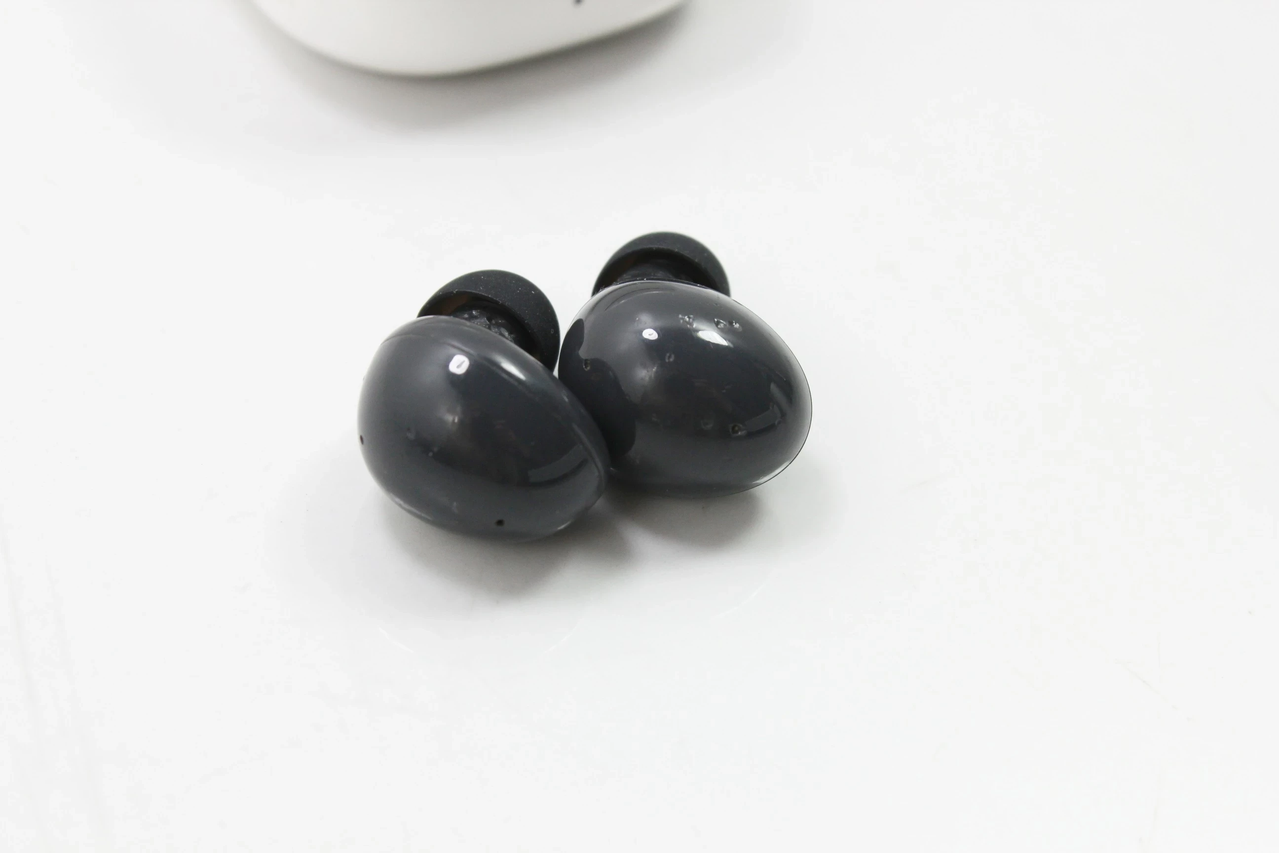 sluchawki-samsung-galaxy-buds2-sm-r177-kolor-dominujacy-129357-3