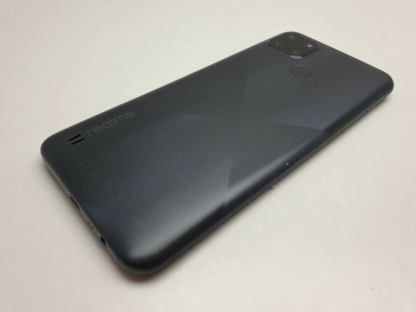 telefon-realme-c21-y-464-gb-przekatna-ekranu-650