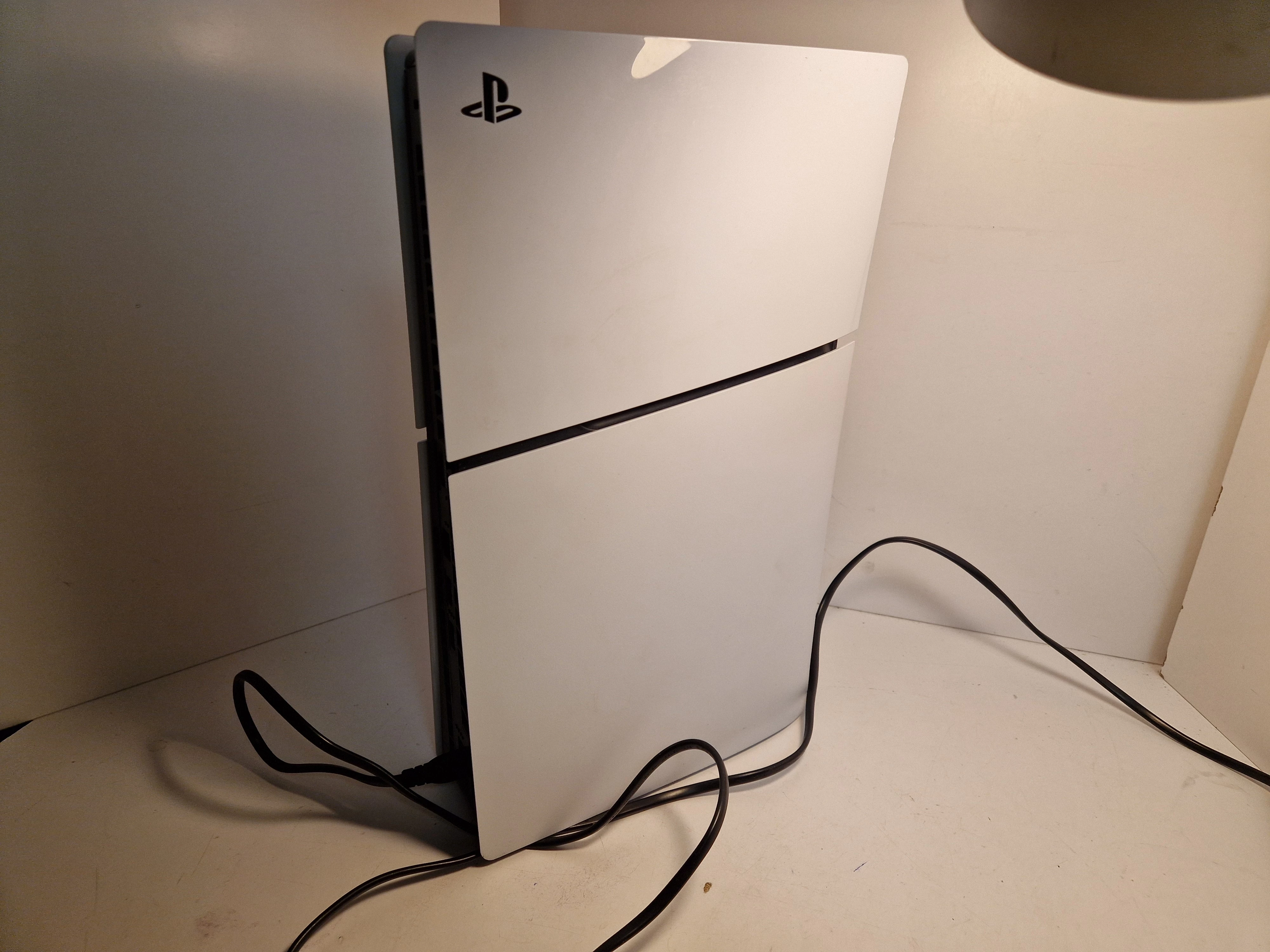 konsola-ps5-slim-z-napedem-dwa-pady-dwie-gry-ean-gtin-711719581758