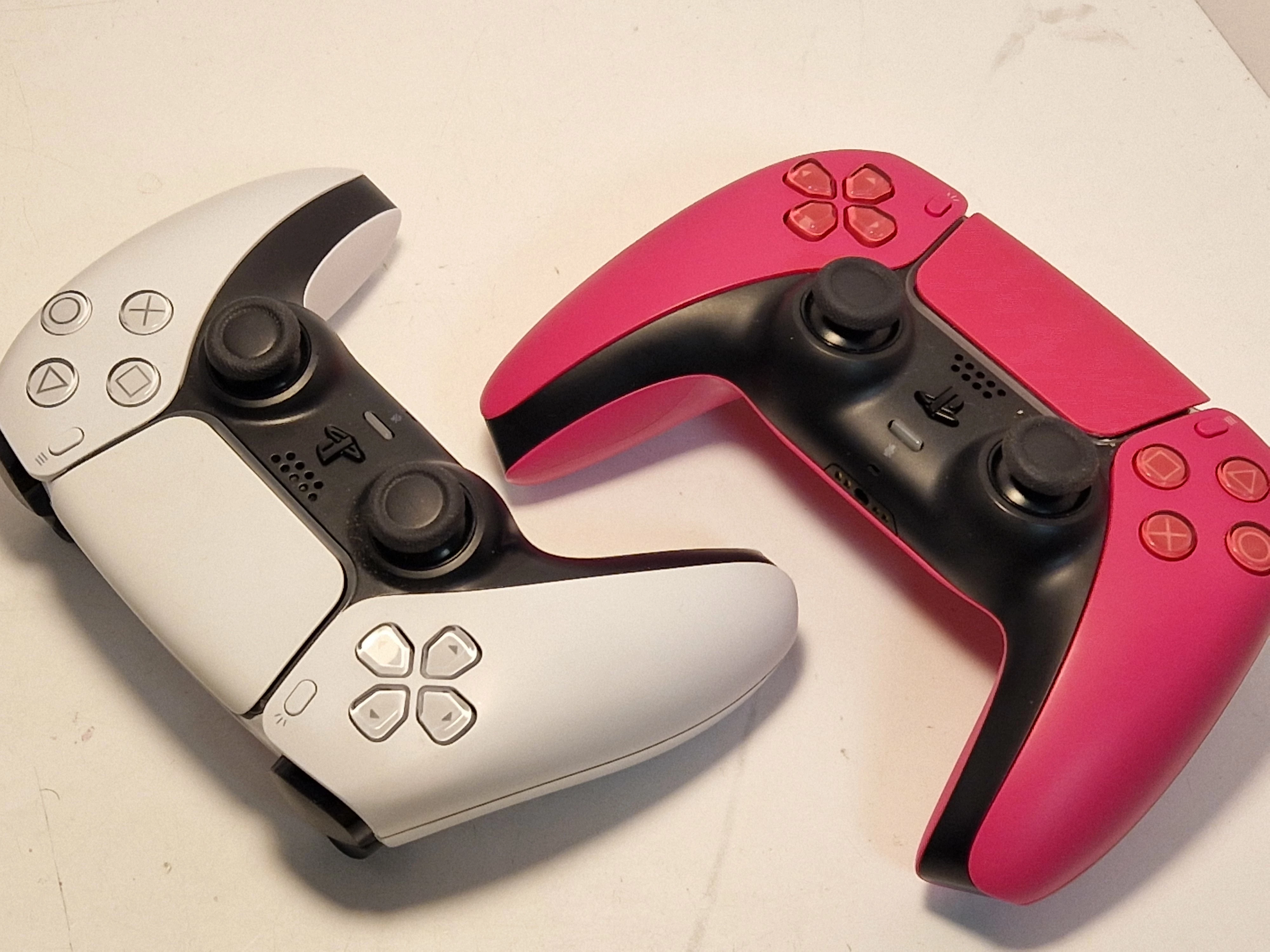 konsola-ps5-slim-z-napedem-dwa-pady-dwie-gry-stan-11323-2