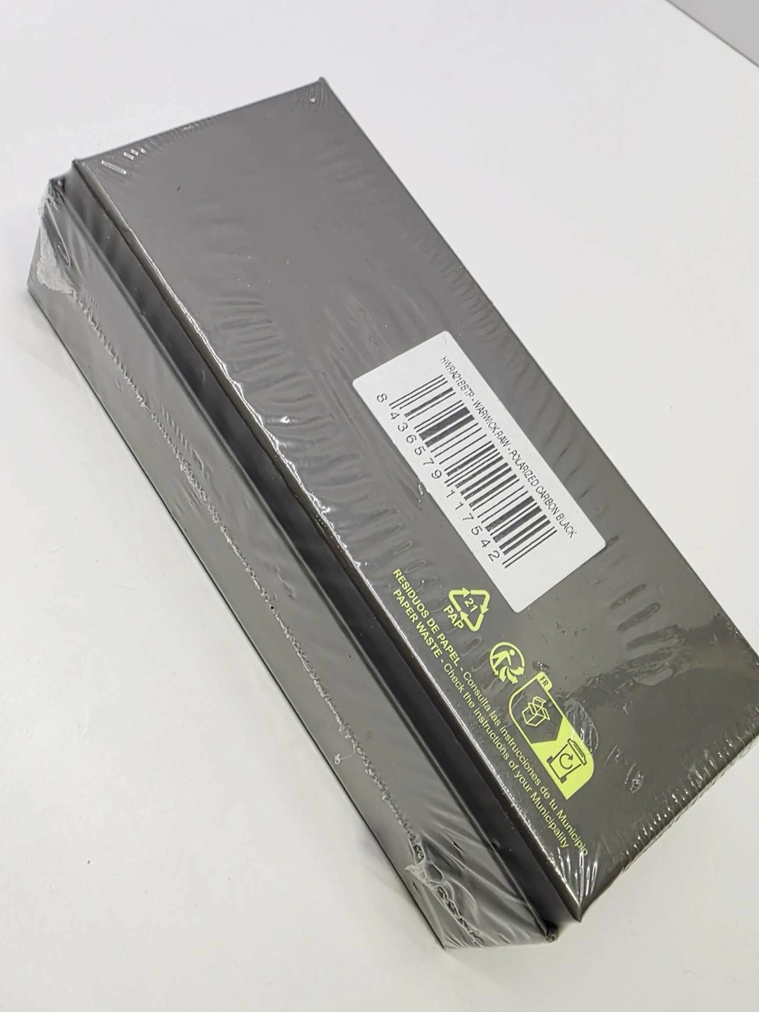 hawkers-okulary-przeciwsloneczne-carbon-black-dark-one-8436553678557-material-oprawki-204165-219065