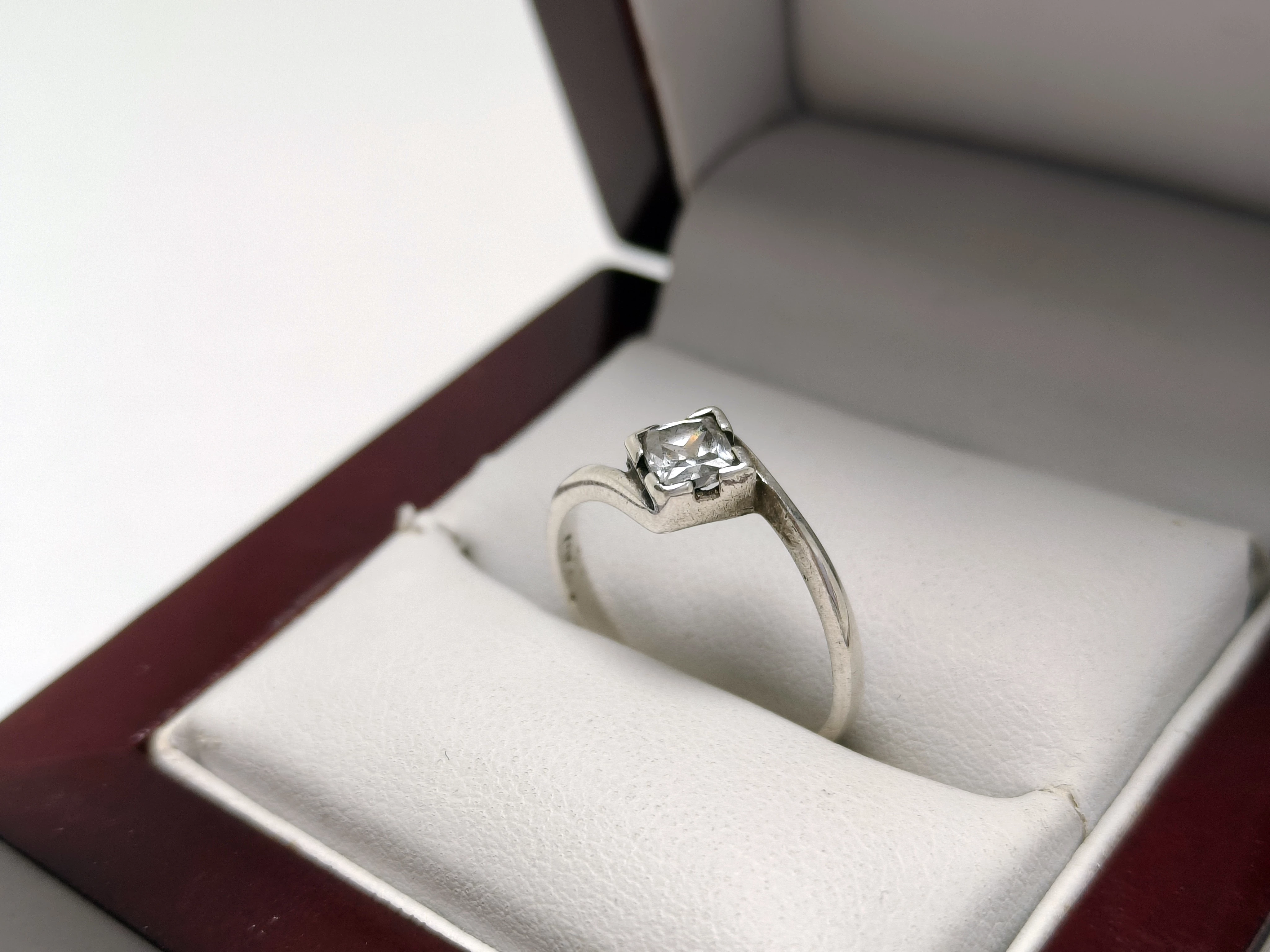 srebro-wyrob-jubilerski-uzywany-pierscionek-material-15835-4