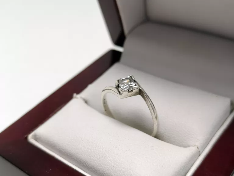 srebro-wyrob-jubilerski-uzywany-pierscionek-material-15835-4