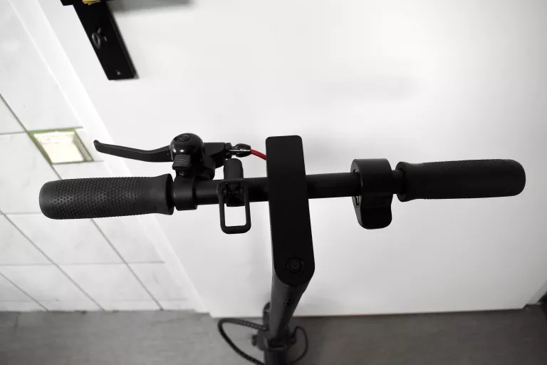 hulajnoga-elektryczna-sencor-scooter-one-2020-350w-moc-silnika-35000