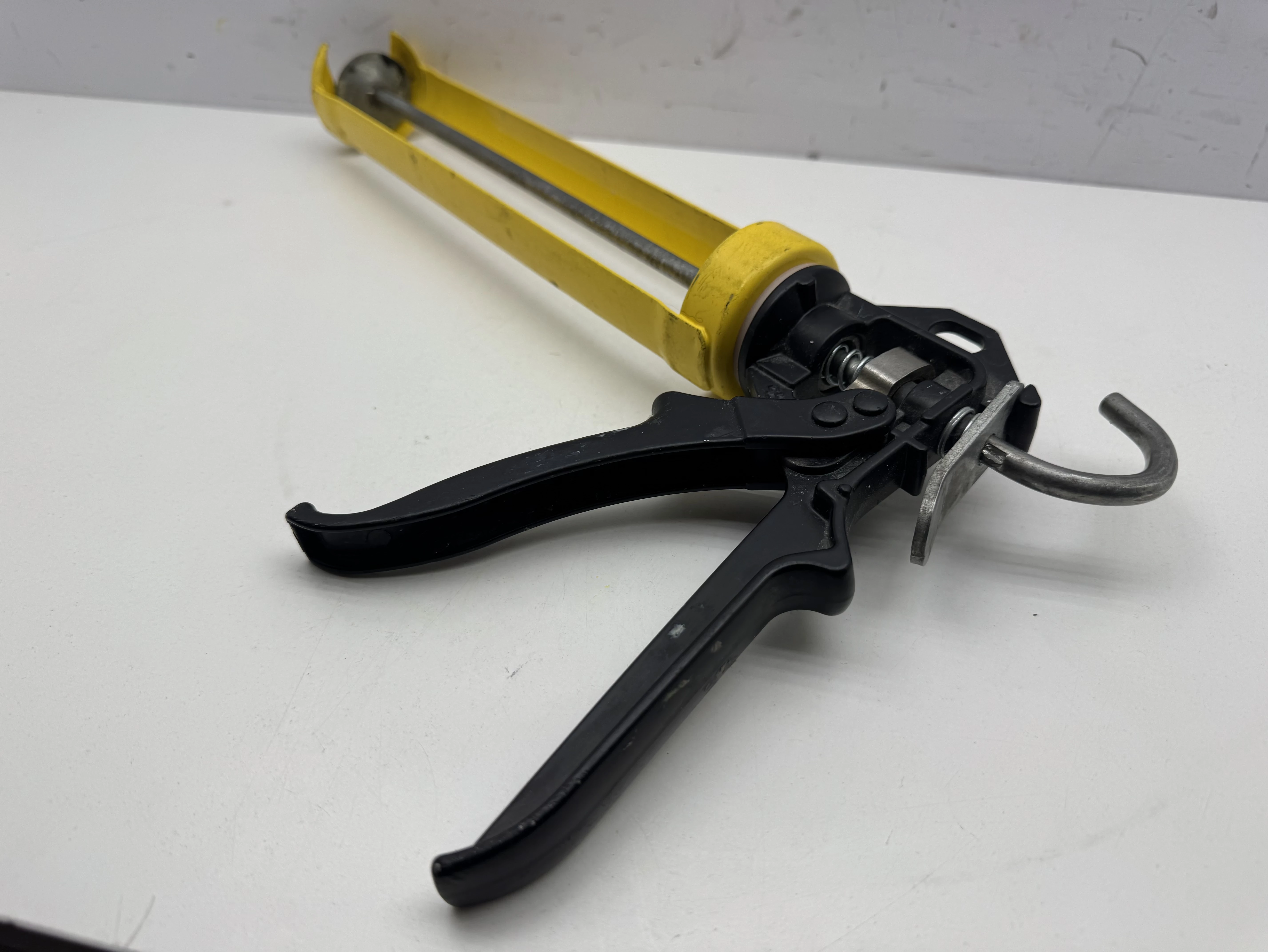 pistolet-do-silikonu-diall-stan-11323-2