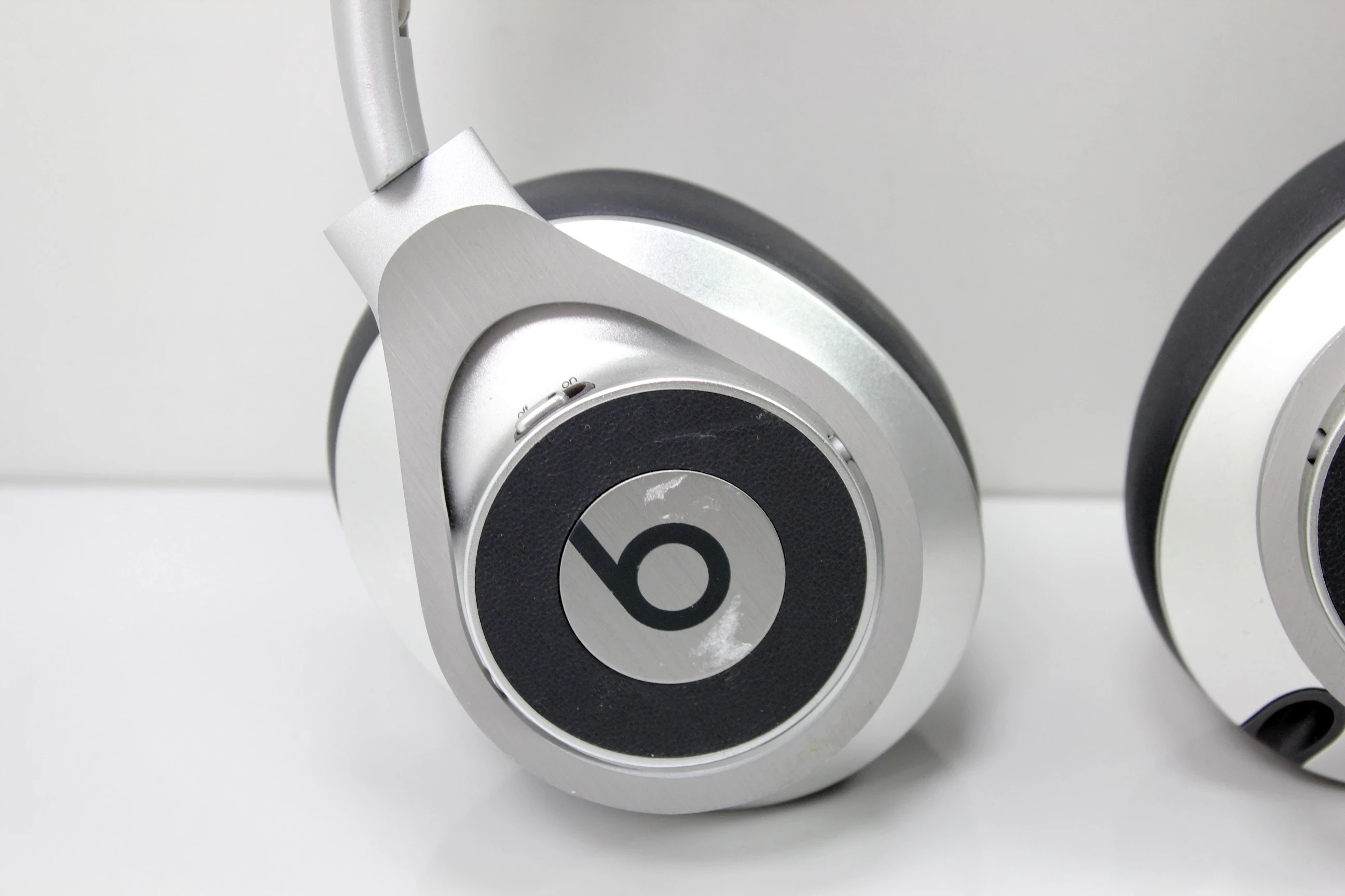 sluchawki-nauszne-beats-by-dr-dre-executive-stan-11323-2