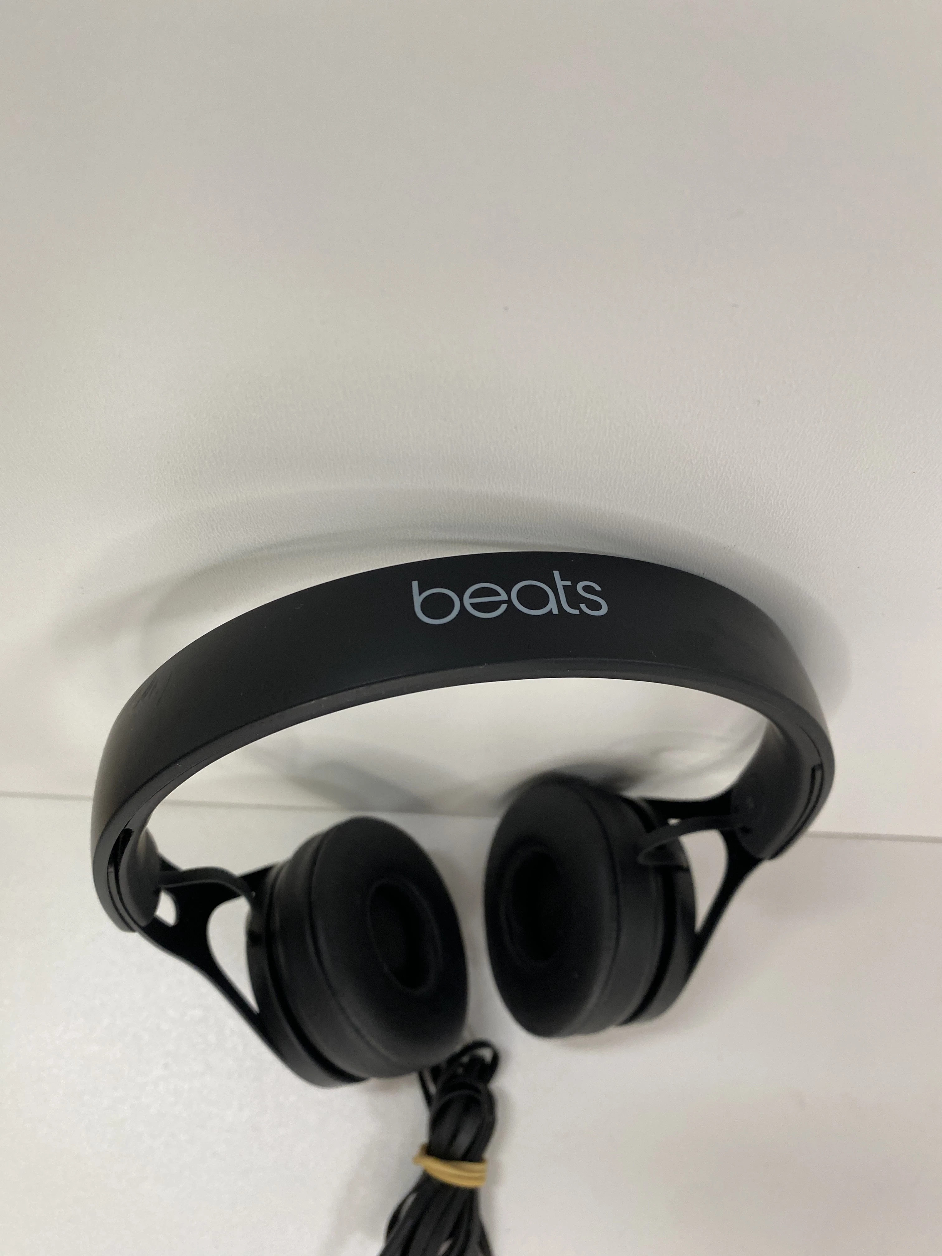 sluchawki-nauszne-beats-by-dr-dre-ep-on-ear-zestaw-kod-producenta-ml992zma