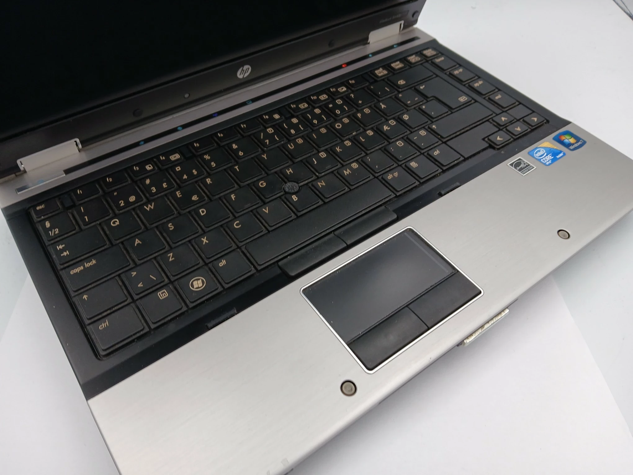 laptop-hp-elitebook-8440p-przekatna-ekranu-1