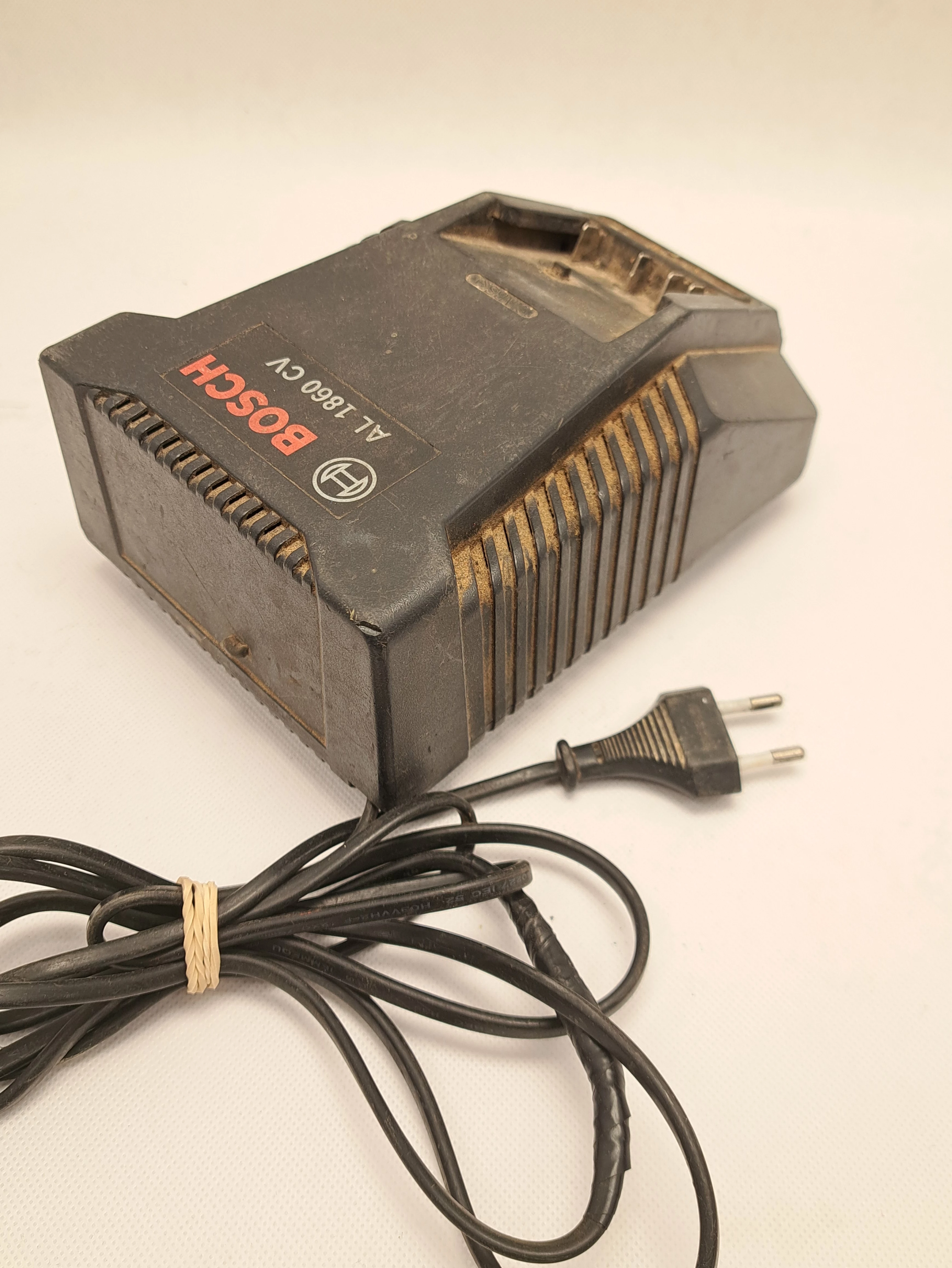 ladowarka-bosch-al-1860-cv-marka-248811-950093