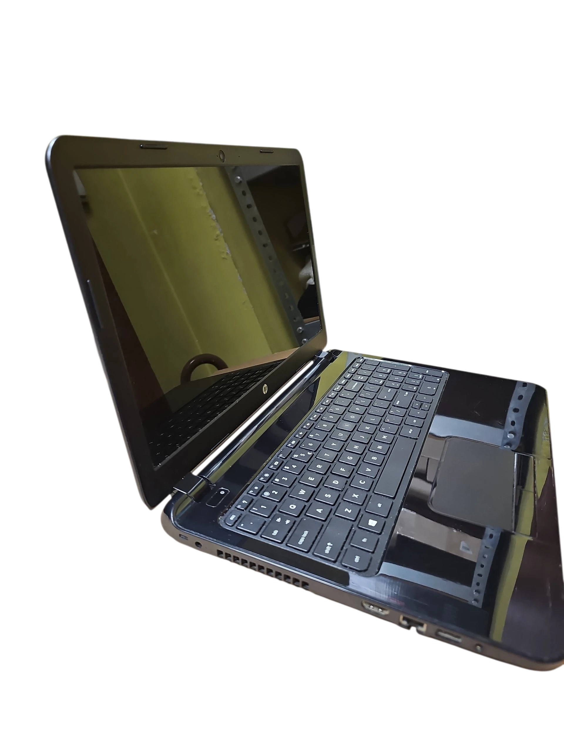 laptop-hp-qcwb335-przekatna-ekranu-1560