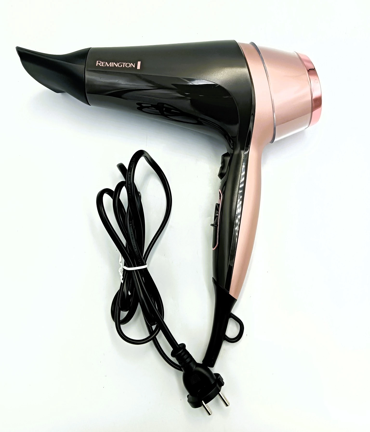 suszarka-do-wlosow-remington-d5706-moc-220000