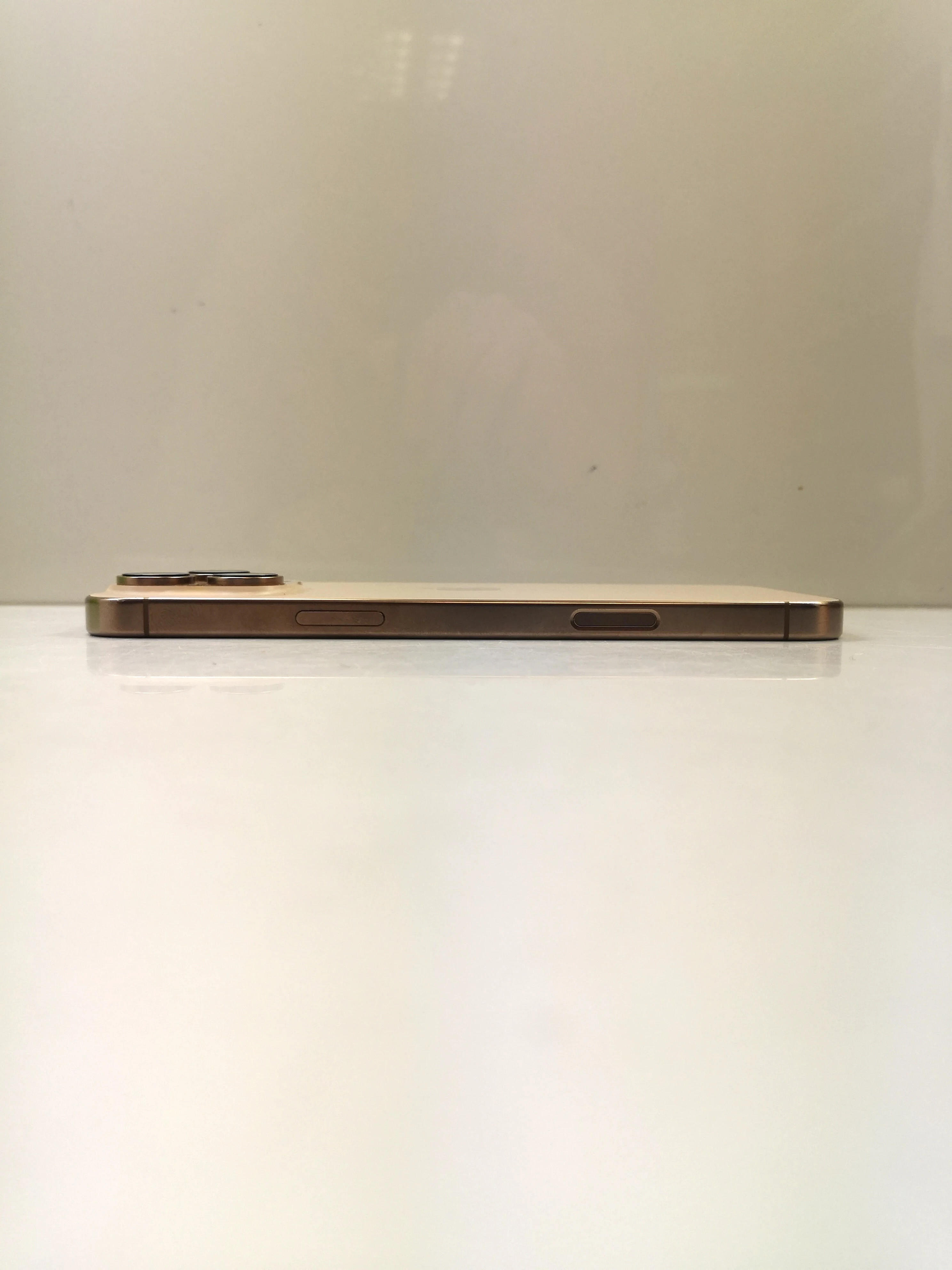 apple-iphone-16-pro-max-512gb-desert-titanium-blokada-operatora-orange-przekatna-ekranu-690