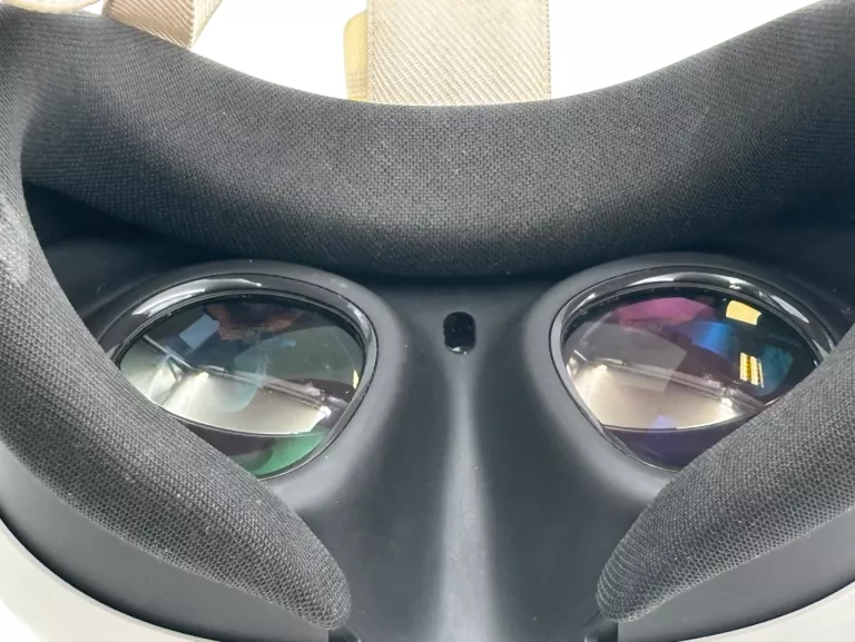 okulary-gogle-vr-meta-quest-3-128gb-4128-x-2208-120hz-kontrolery-opis-certyfikaty-zgodnosci-218669-1