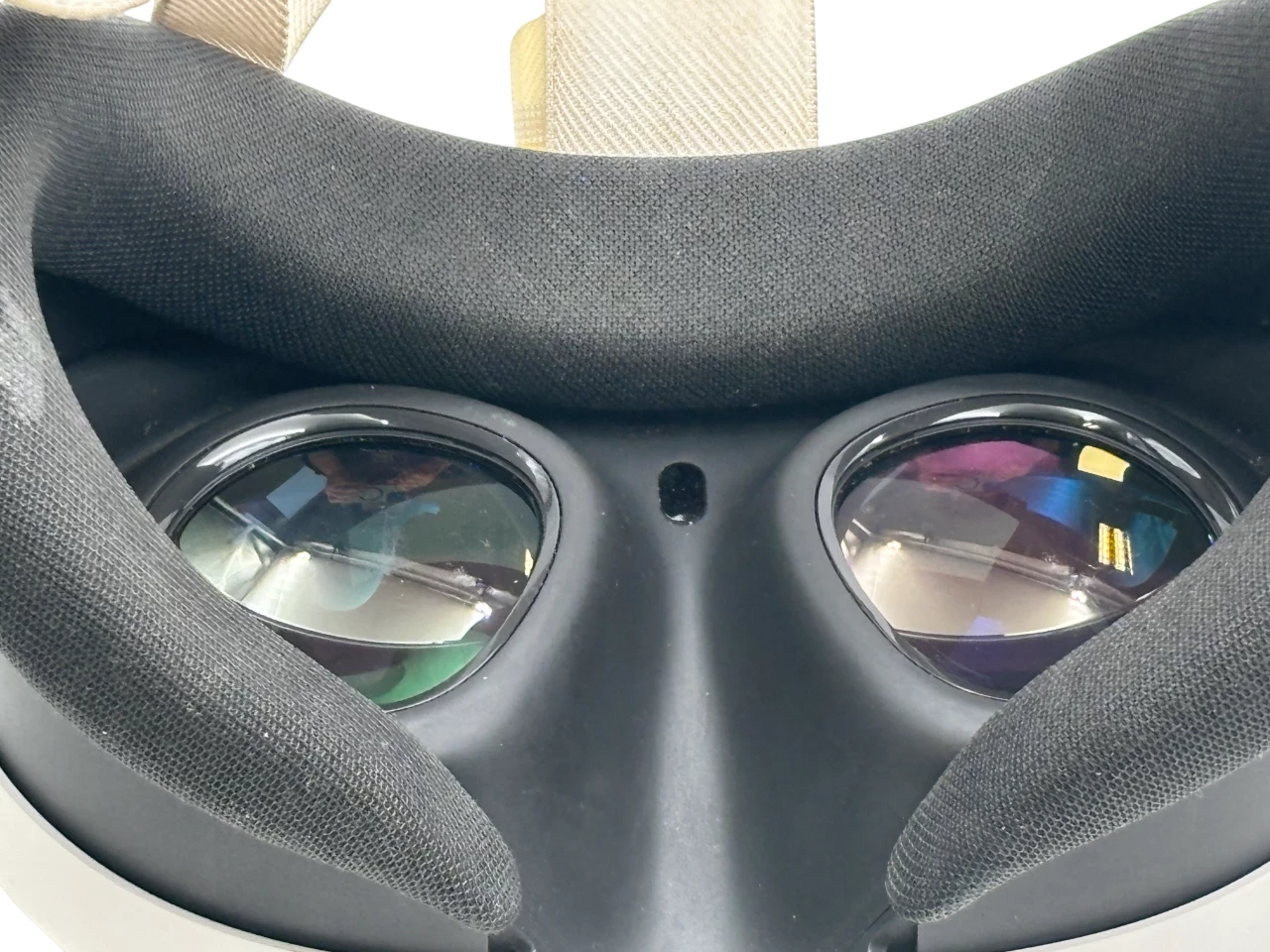 okulary-gogle-vr-meta-quest-3-128gb-4128-x-2208-120hz-kontrolery-opis-certyfikaty-zgodnosci-218669-1