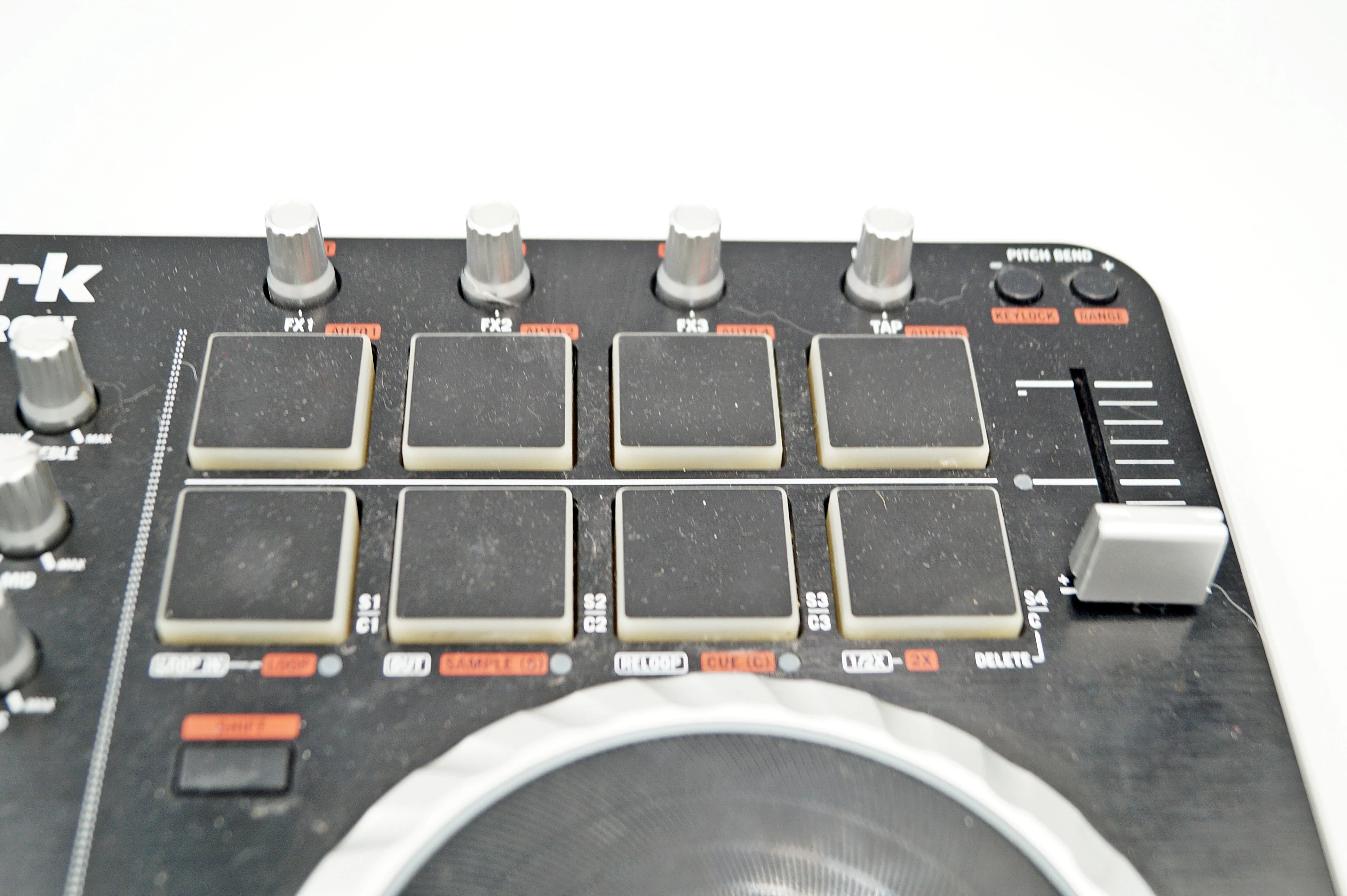 numark-mixtrack-pro-ii-usb-dj-controller-wspolczynnik-sygnalszum-1