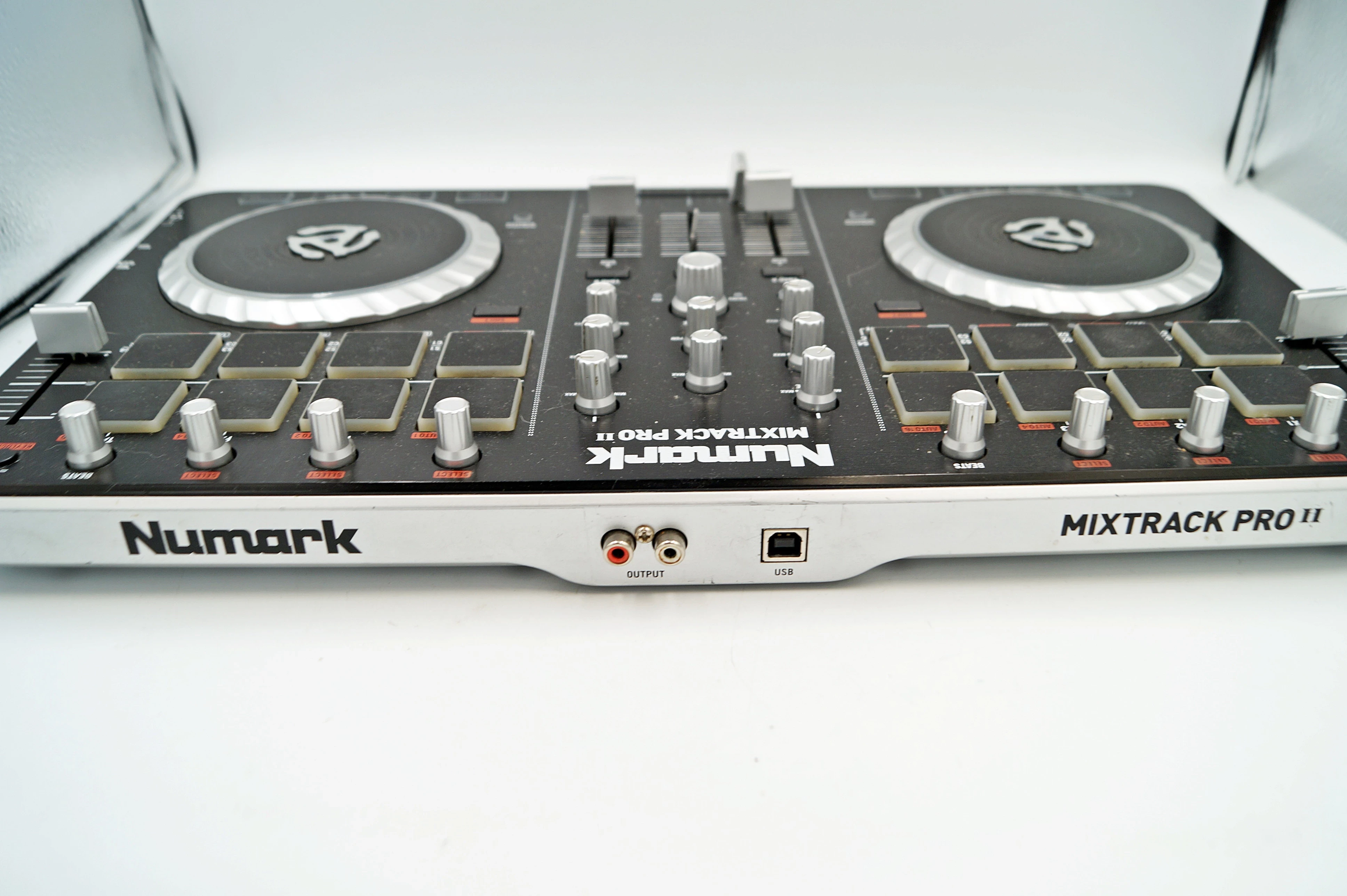 numark-mixtrack-pro-ii-usb-dj-controller-pasmo-przenoszenia