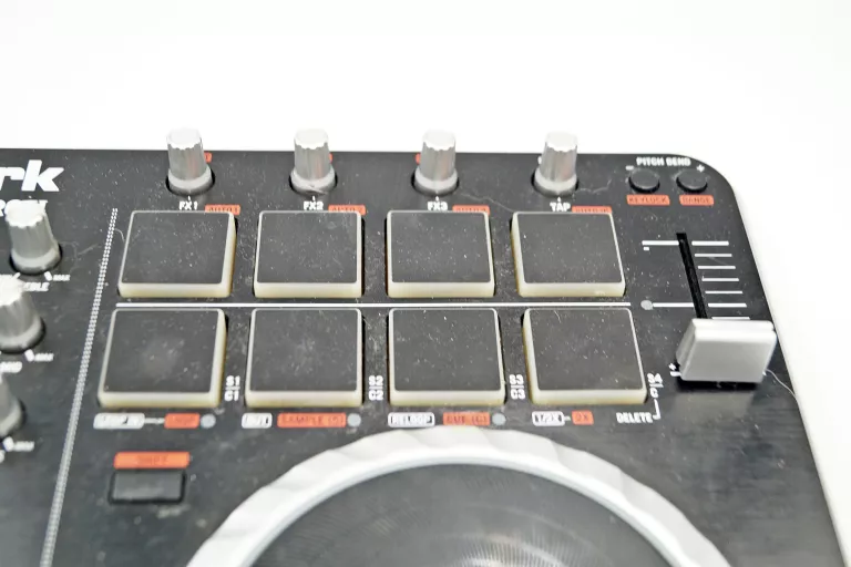 numark-mixtrack-pro-ii-usb-dj-controller-wspolczynnik-sygnalszum-1