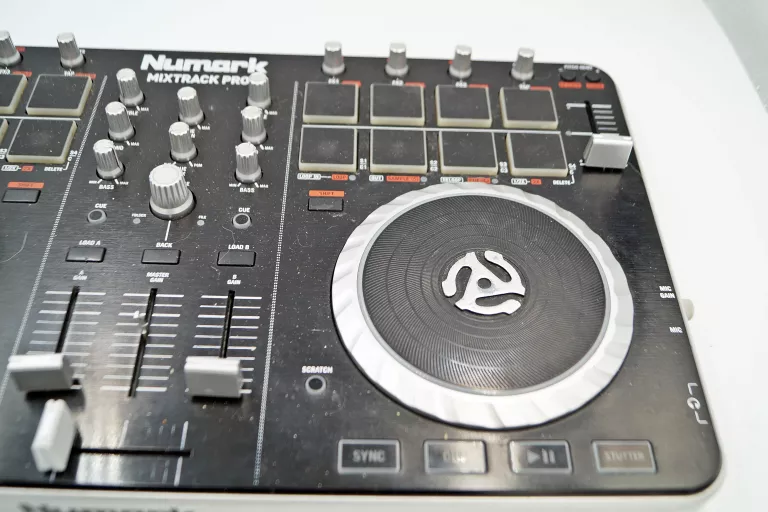 numark-mixtrack-pro-ii-usb-dj-controller-stan-11323-2